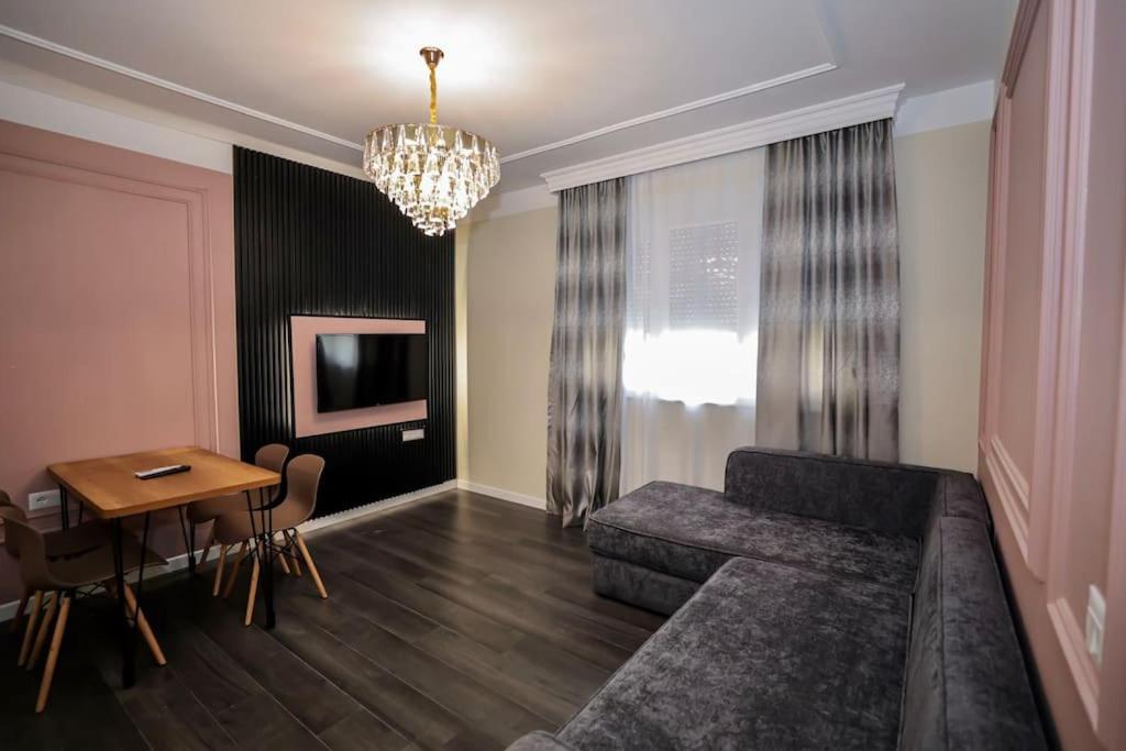Miku Apartment- Exclusive 1 Bedroom At Komuna e Parisit
