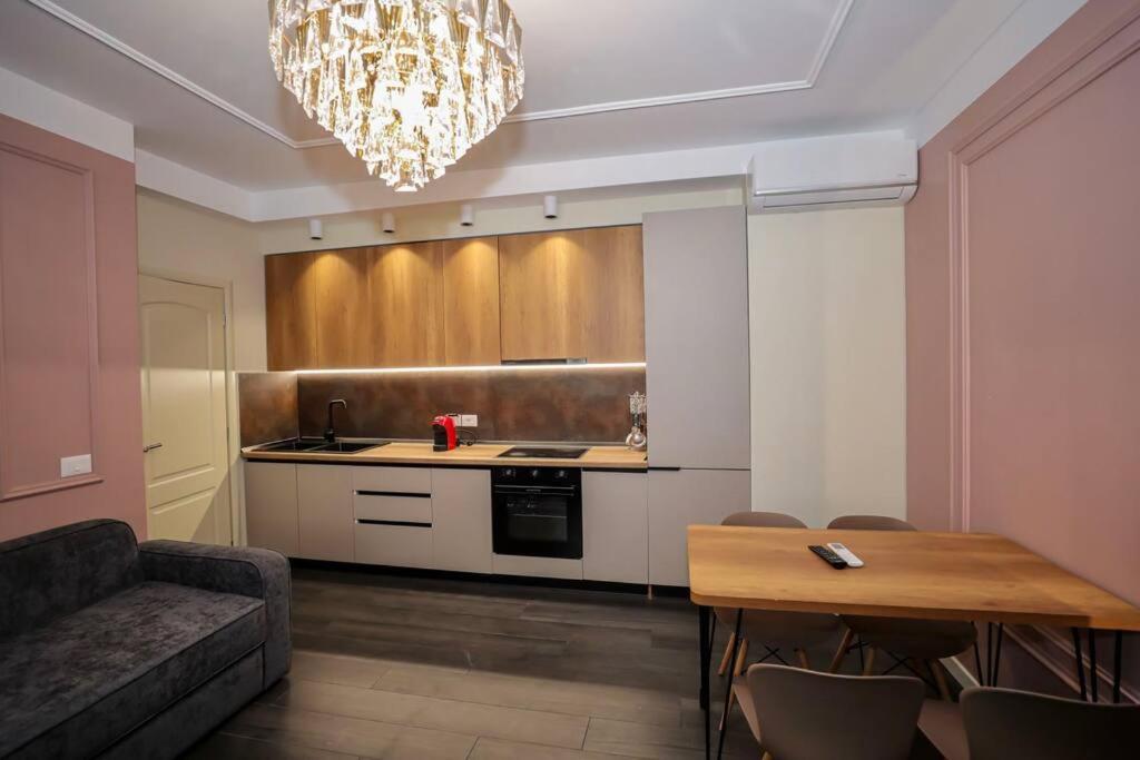 Miku Apartment- Exclusive 1 Bedroom At Komuna e Parisit