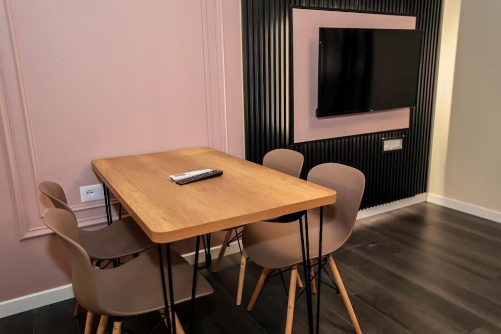 Miku Apartment- Exclusive 1 Bedroom At Komuna e Parisit