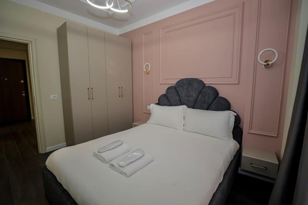 Miku Apartment- Exclusive 1 Bedroom At Komuna e Parisit