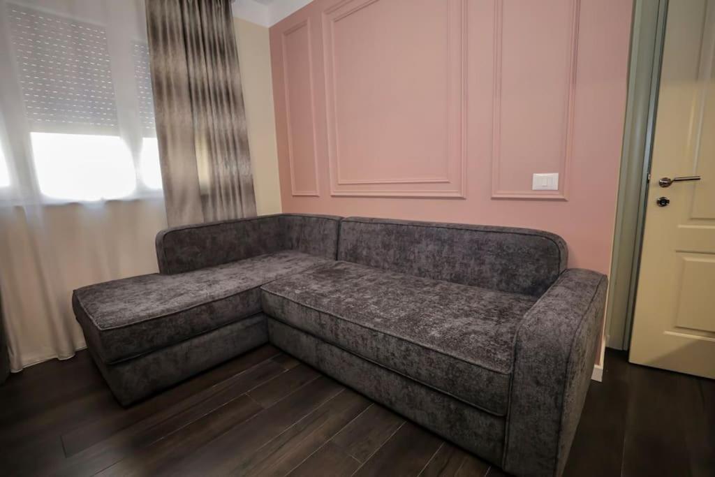 Miku Apartment- Exclusive 1 Bedroom At Komuna e Parisit