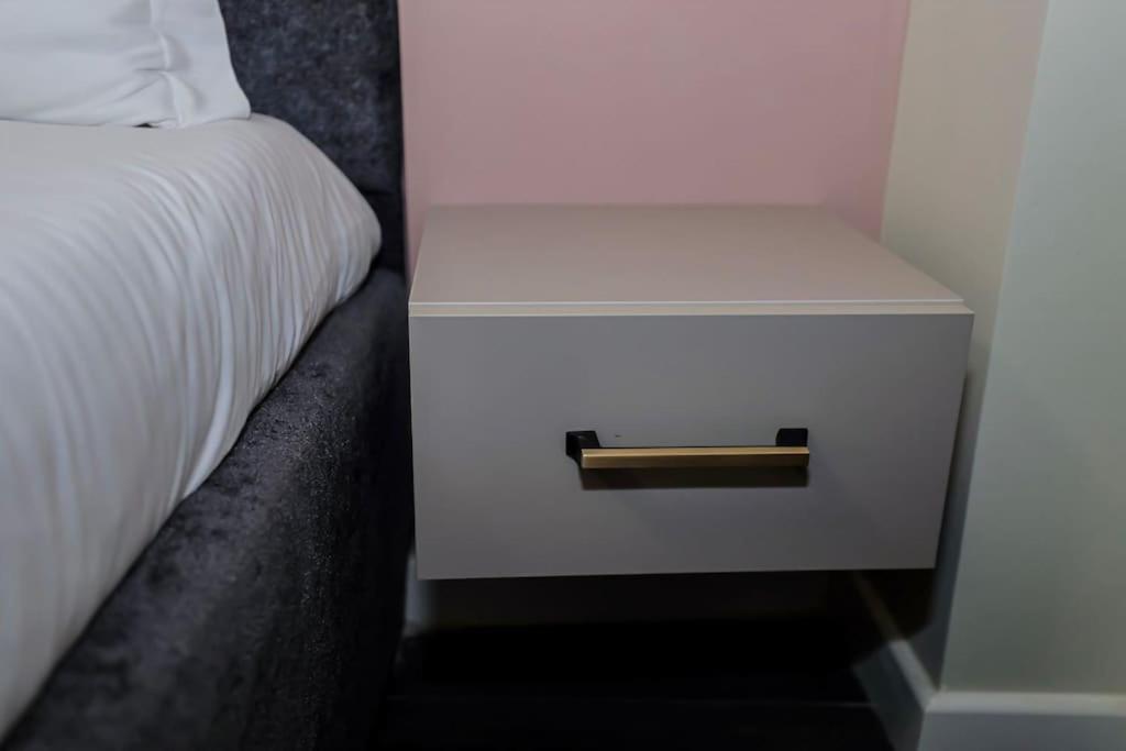Miku Apartment- Exclusive 1 Bedroom At Komuna e Parisit