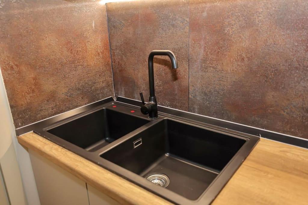 Miku Apartment- Exclusive 1 Bedroom At Komuna e Parisit