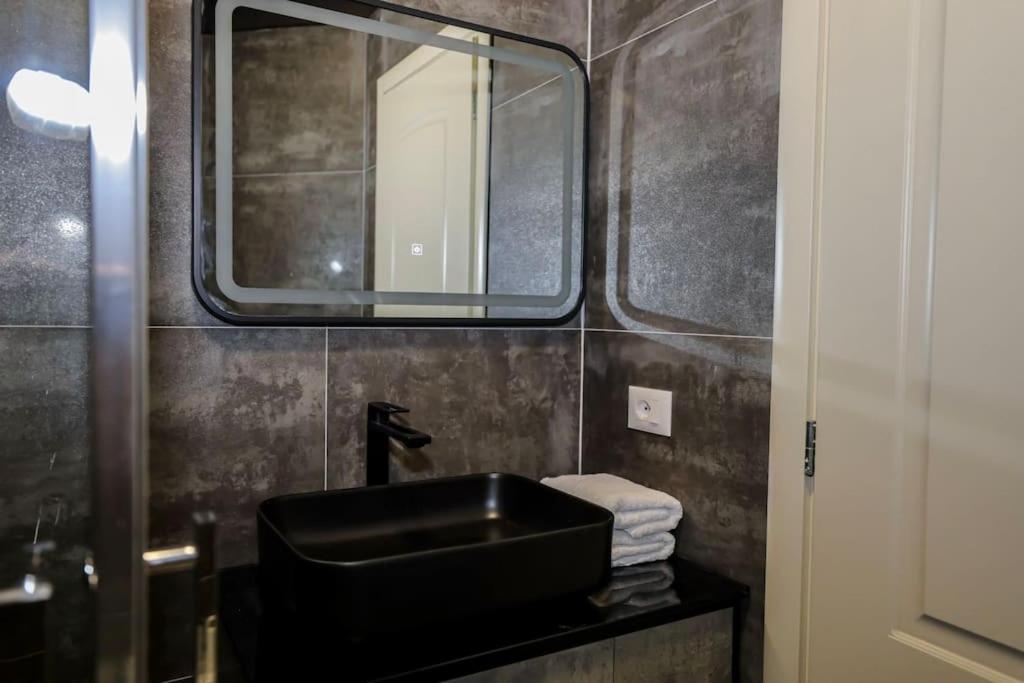 Miku Apartment- Exclusive 1 Bedroom At Komuna e Parisit