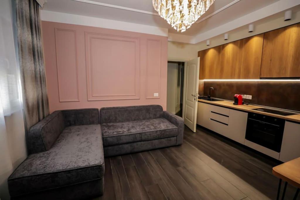 Miku Apartment- Exclusive 1 Bedroom At Komuna e Parisit