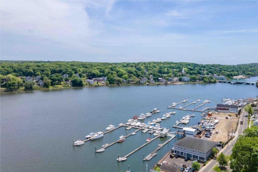 New Haven Vacations - Gorgeous Waterfront 3 Bedroom, 1.5 Bathroom Unit. - Property Image 28