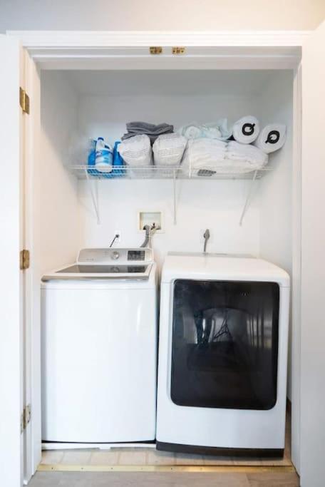 New Haven Vacations - Gorgeous Waterfront 3 Bedroom, 1.5 Bathroom Unit. - Property Image 20