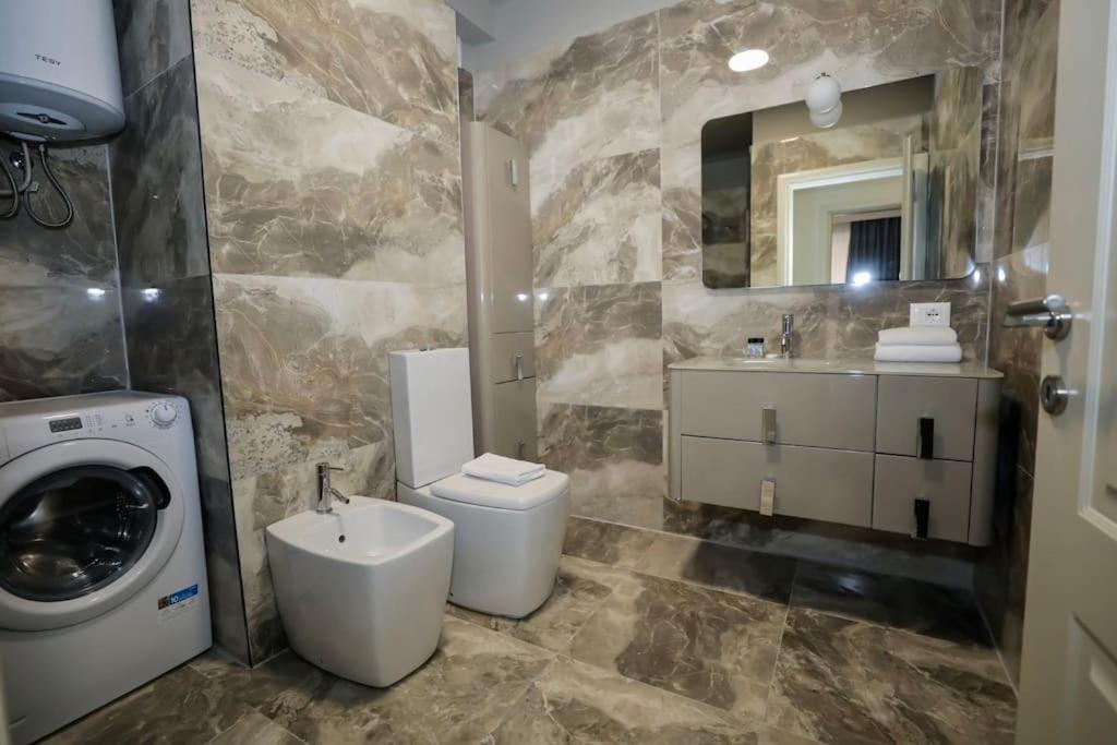Miku Apartment - Impressive 1 Bedroom Downtown Tirana