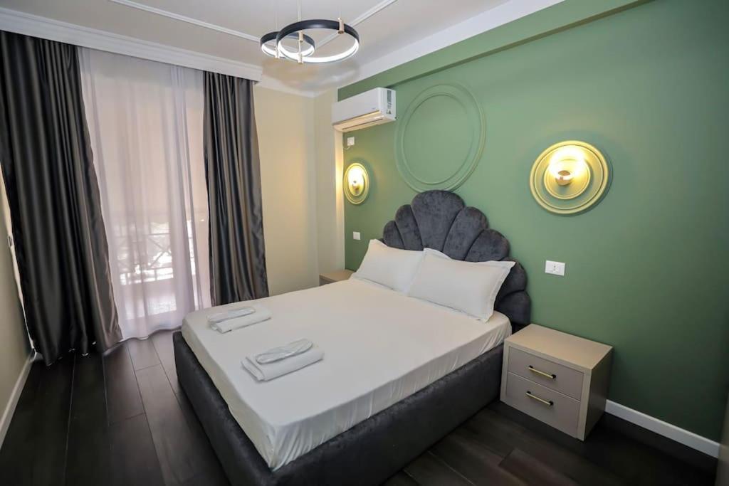 Miku Apartment - Impressive 1 Bedroom Downtown Tirana