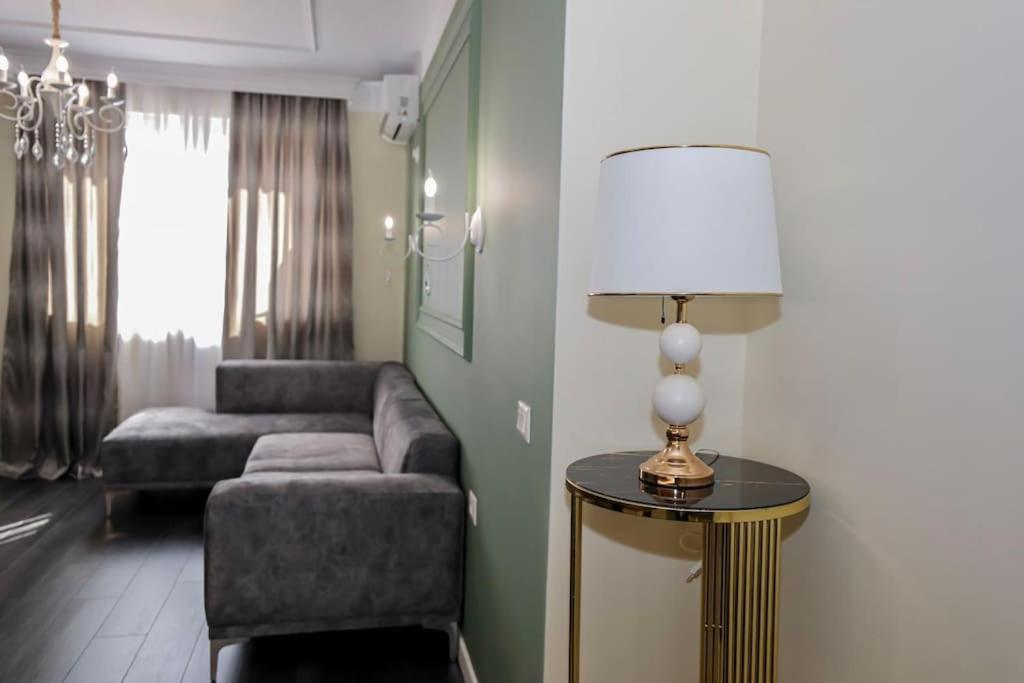 Miku Apartment - Impressive 1 Bedroom Downtown Tirana
