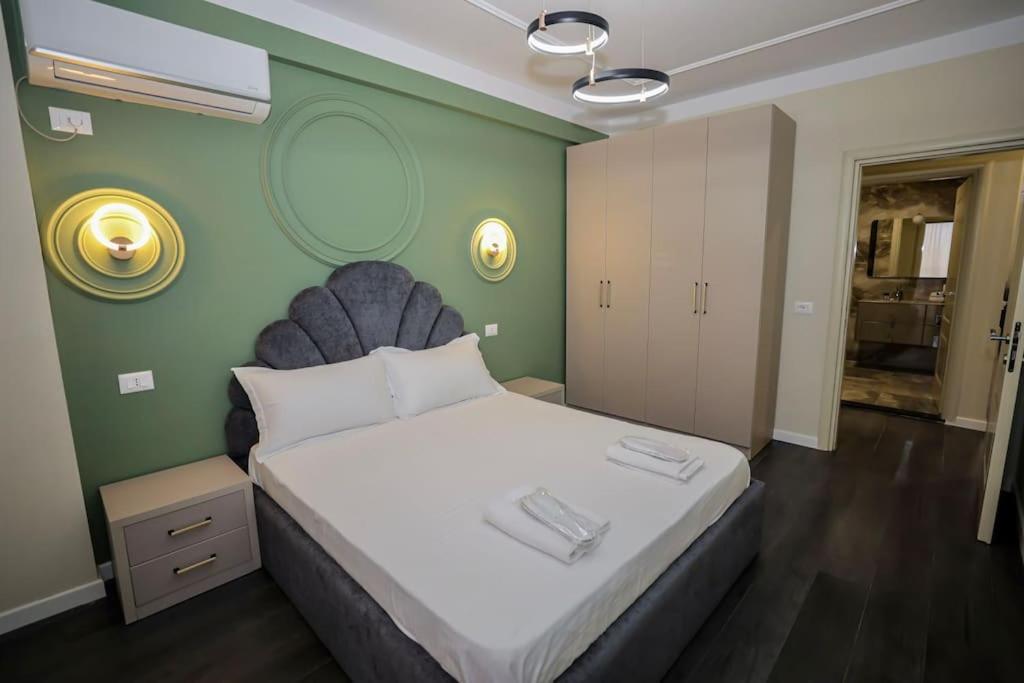 Miku Apartment - Impressive 1 Bedroom Downtown Tirana