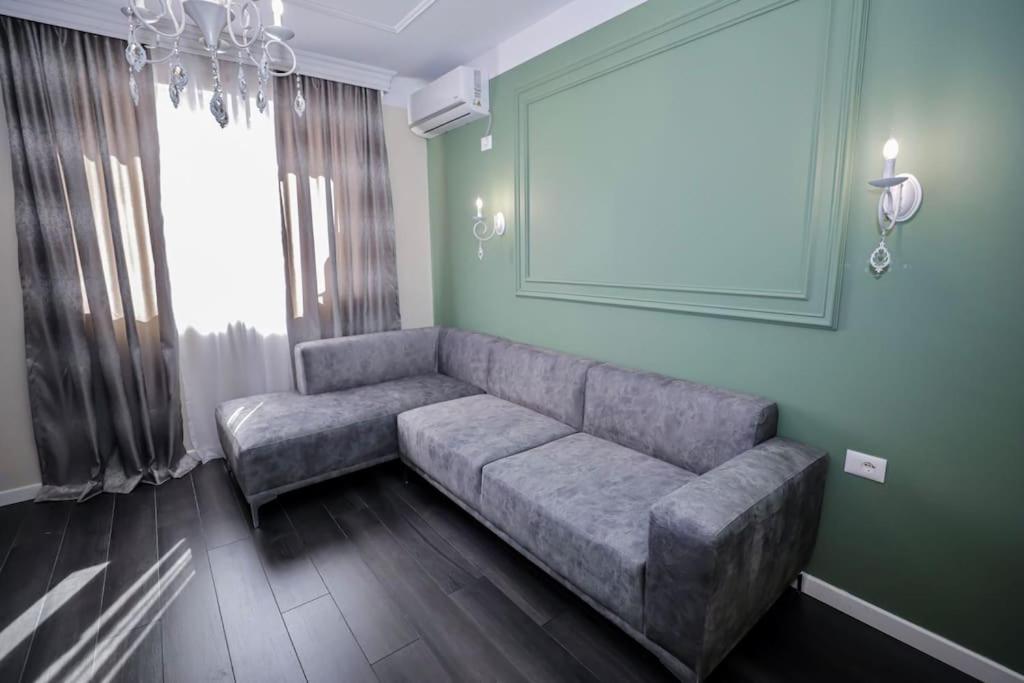 Miku Apartment - Impressive 1 Bedroom Downtown Tirana