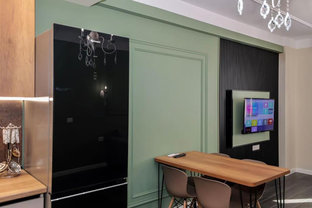 Miku Apartment - Impressive 1 Bedroom Downtown Tirana