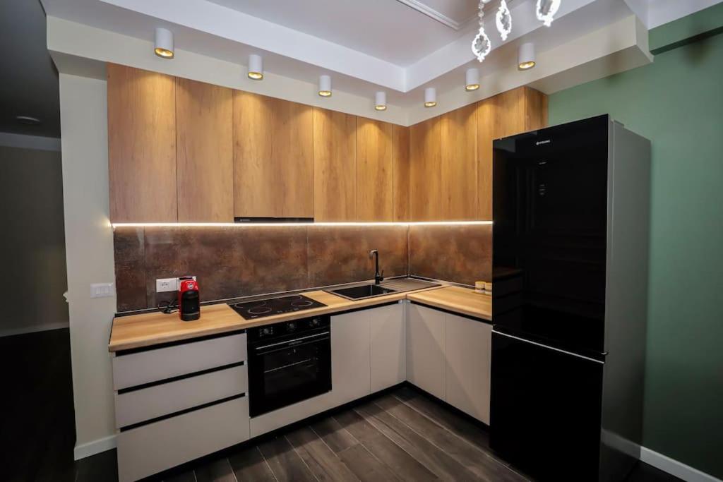 Miku Apartment - Impressive 1 Bedroom Downtown Tirana