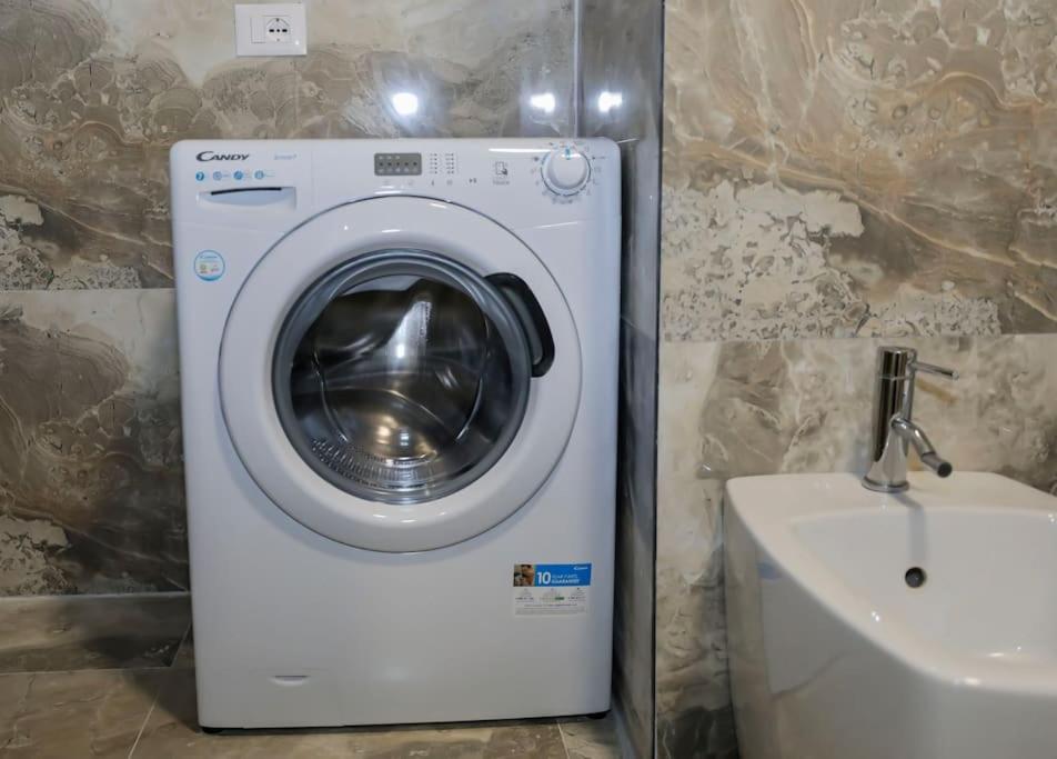 Miku Apartment - Impressive 1 Bedroom Downtown Tirana