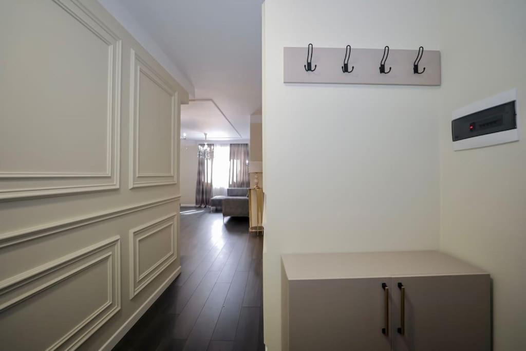 Miku Apartment - Impressive 1 Bedroom Downtown Tirana