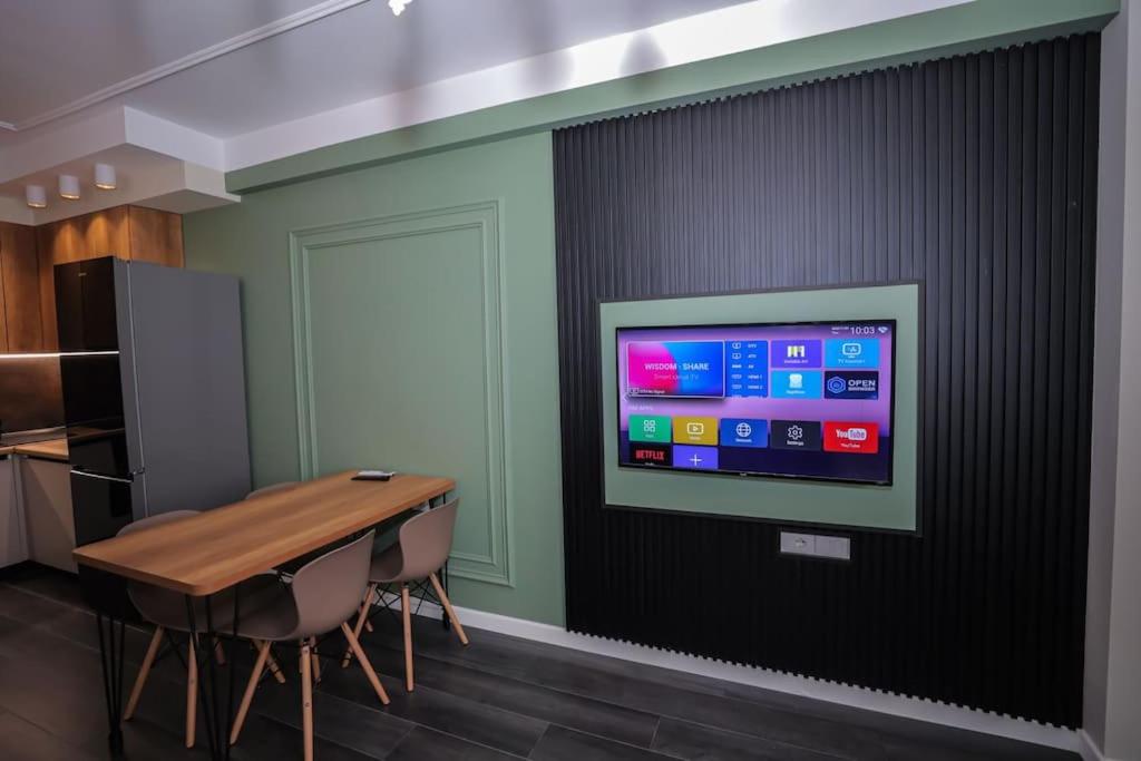 Miku Apartment - Impressive 1 Bedroom Downtown Tirana