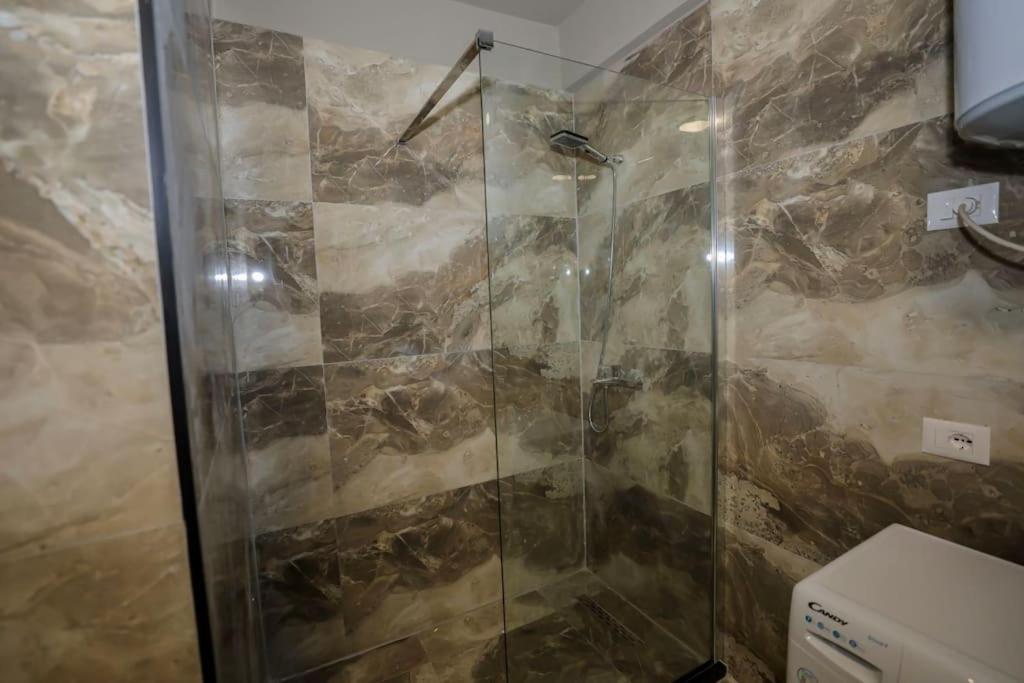 Miku Apartment - Impressive 1 Bedroom Downtown Tirana