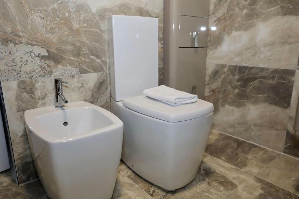 Miku Apartment - Impressive 1 Bedroom Downtown Tirana