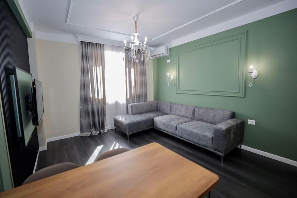 Miku Apartment - Impressive 1 Bedroom Downtown Tirana
