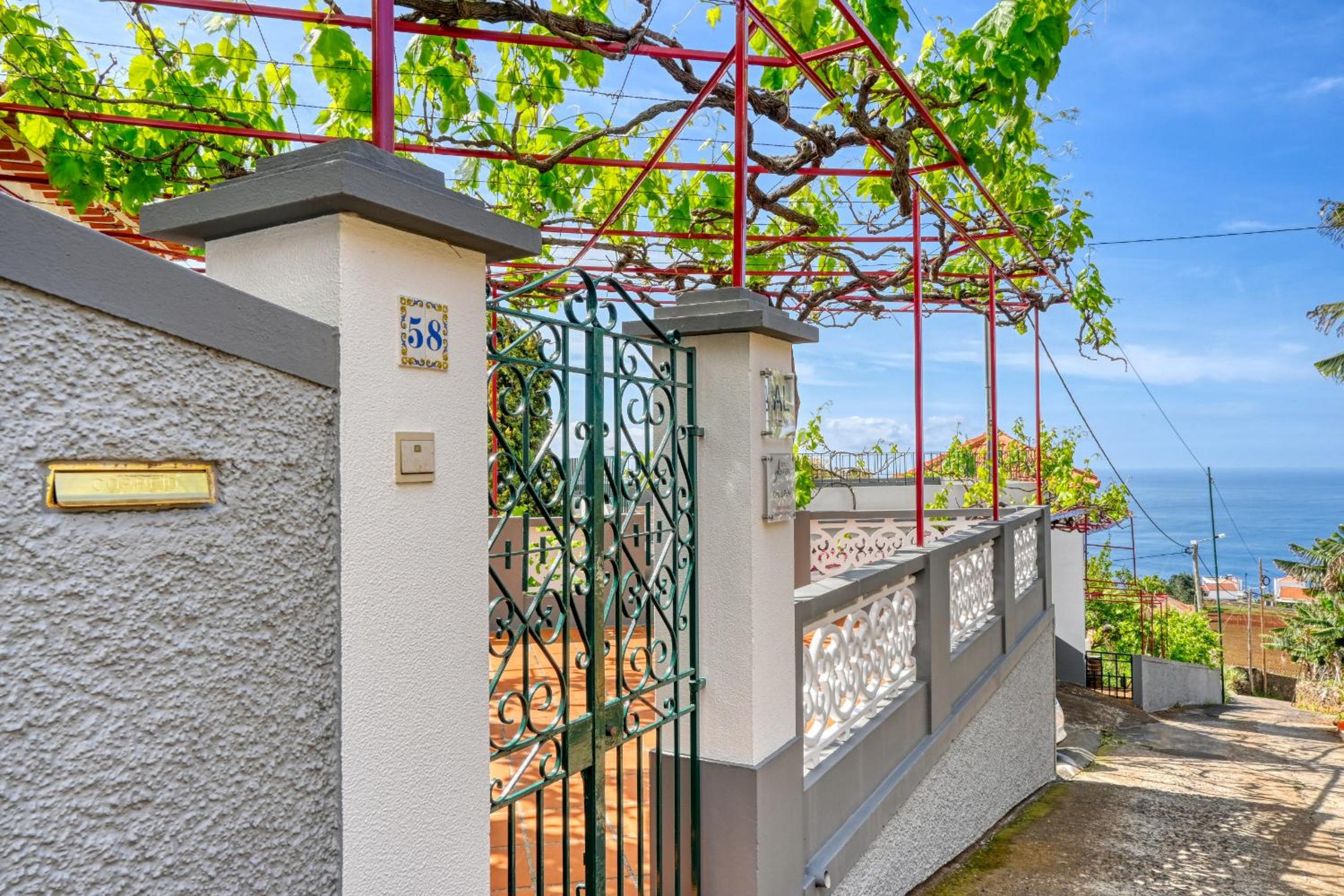 Ponte Cottage, a Home in Madeira view 3