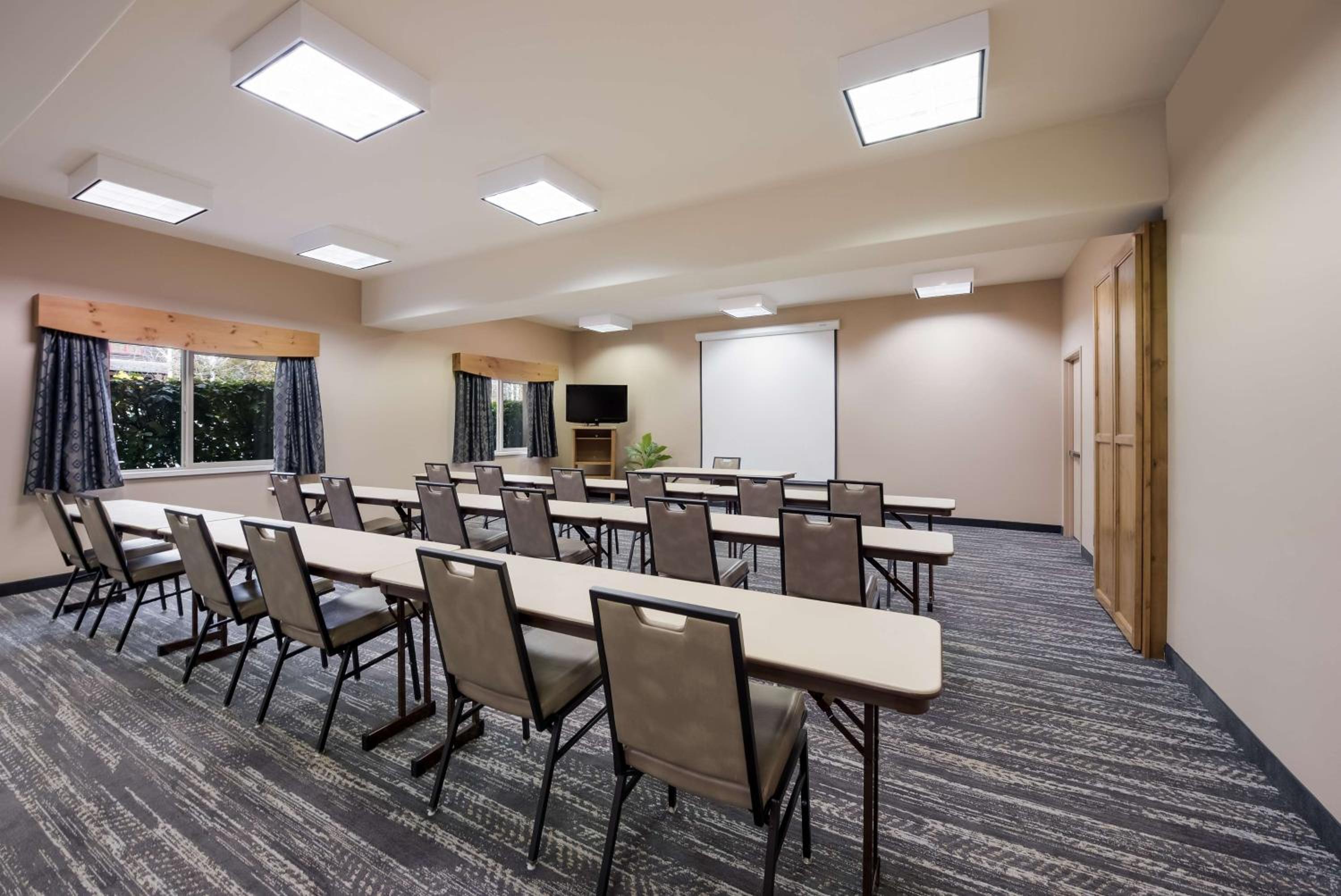Best Western Plus Kentwood Lodge - Property Image 31
