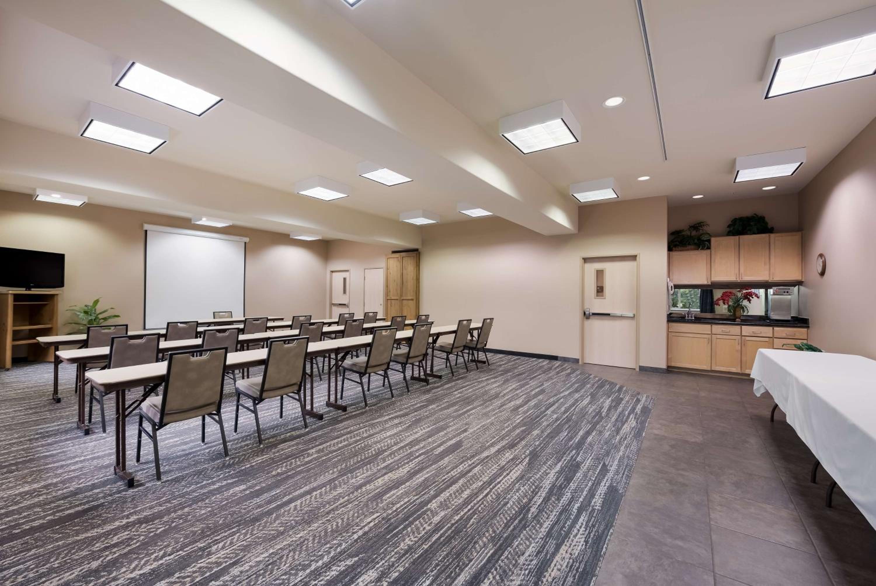 Best Western Plus Kentwood Lodge - Property Image 64