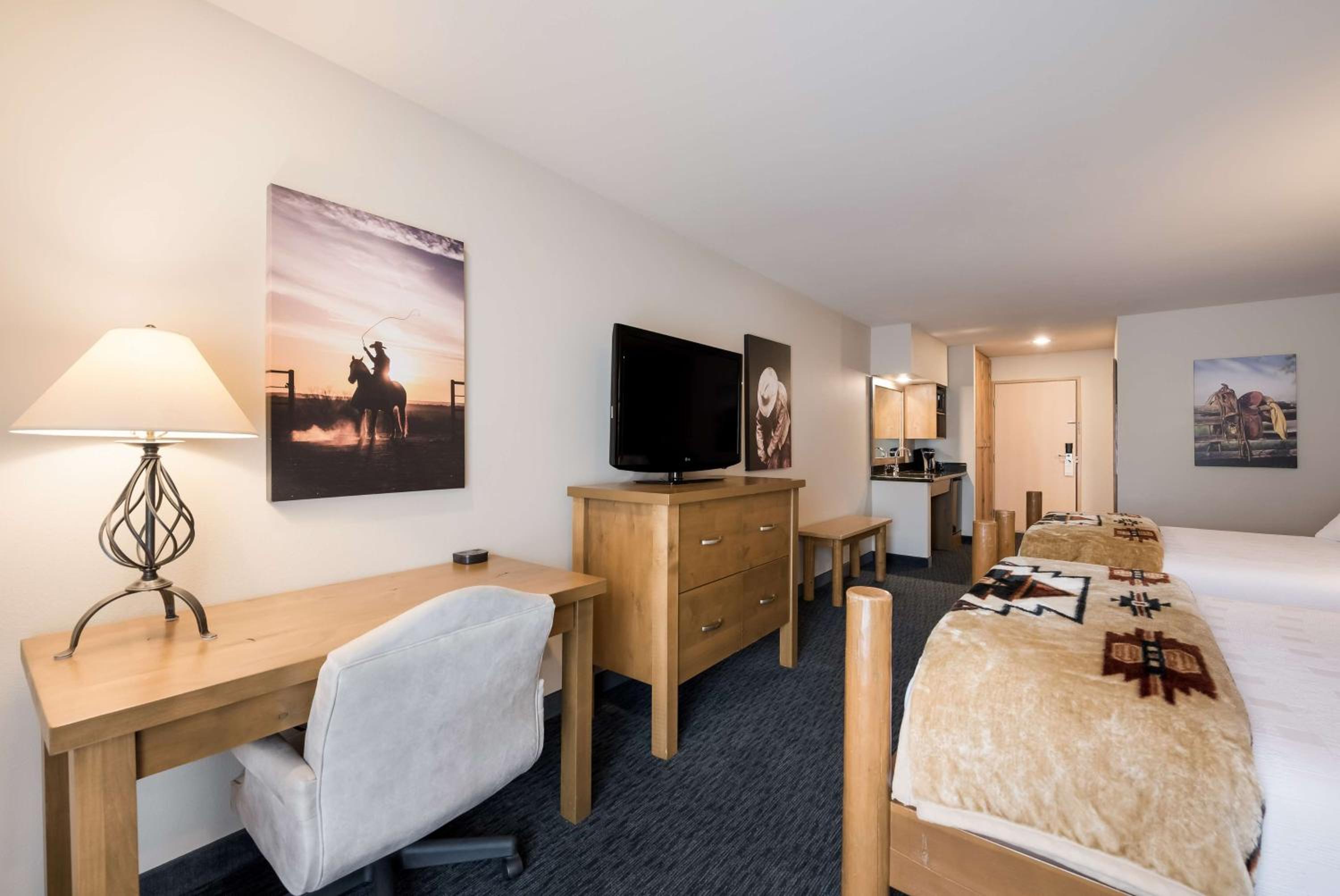 Best Western Plus Kentwood Lodge - Property Image 2