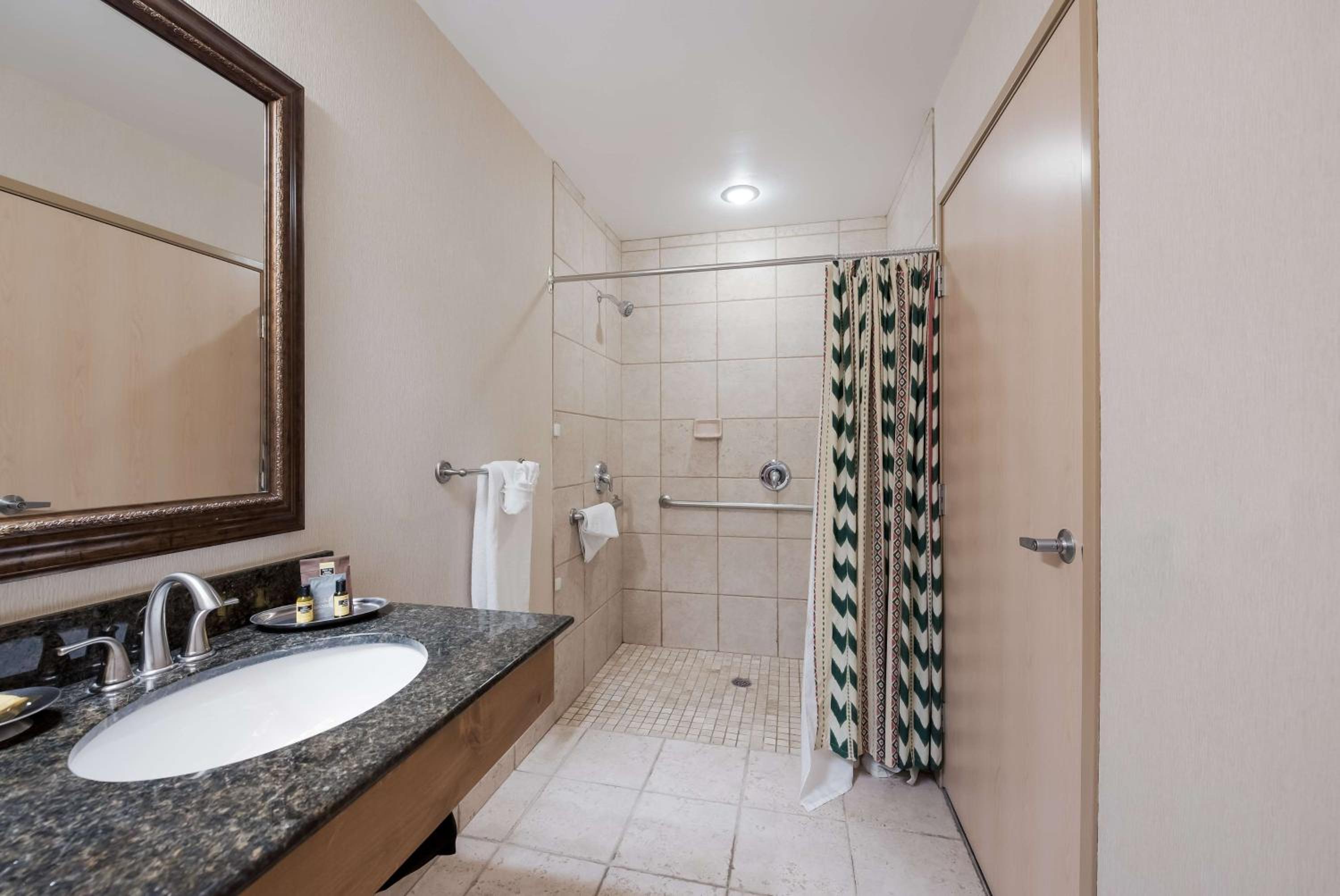Best Western Plus Kentwood Lodge - Property Image 21