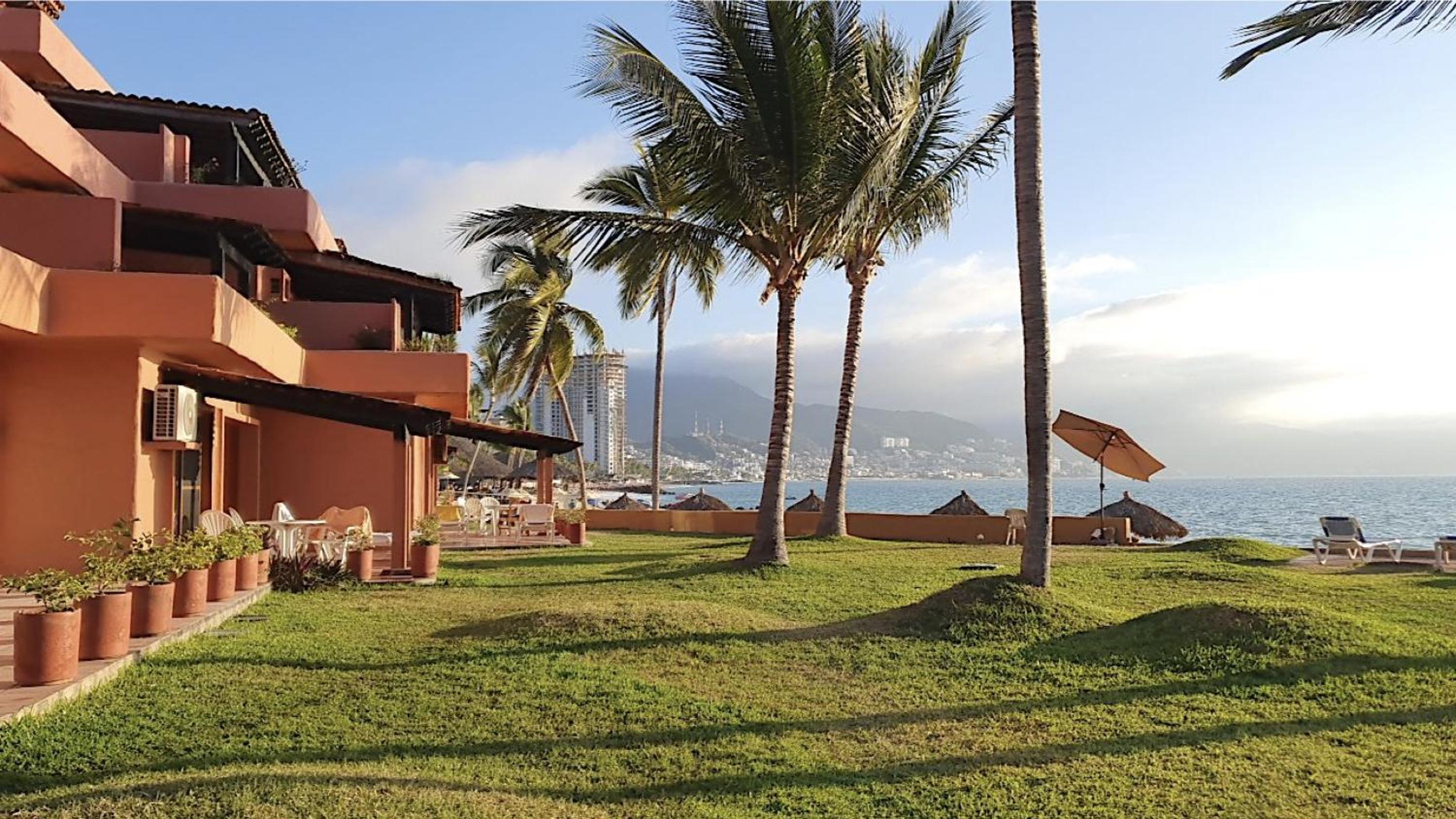 Los Tules - Huge beachfront condo in an amazing location view 2
