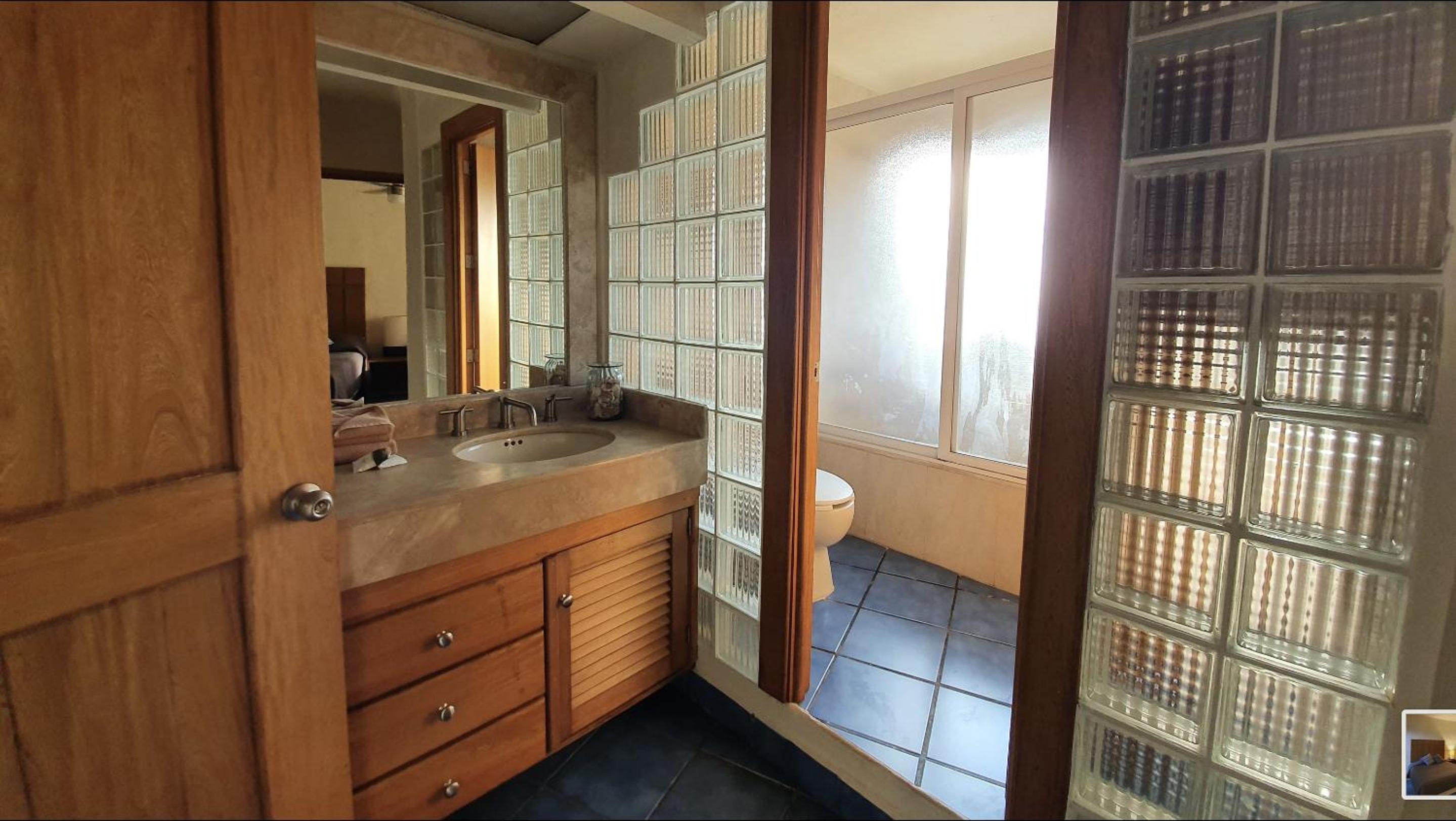 Los Tules - Huge beachfront condo in an amazing location view 4
