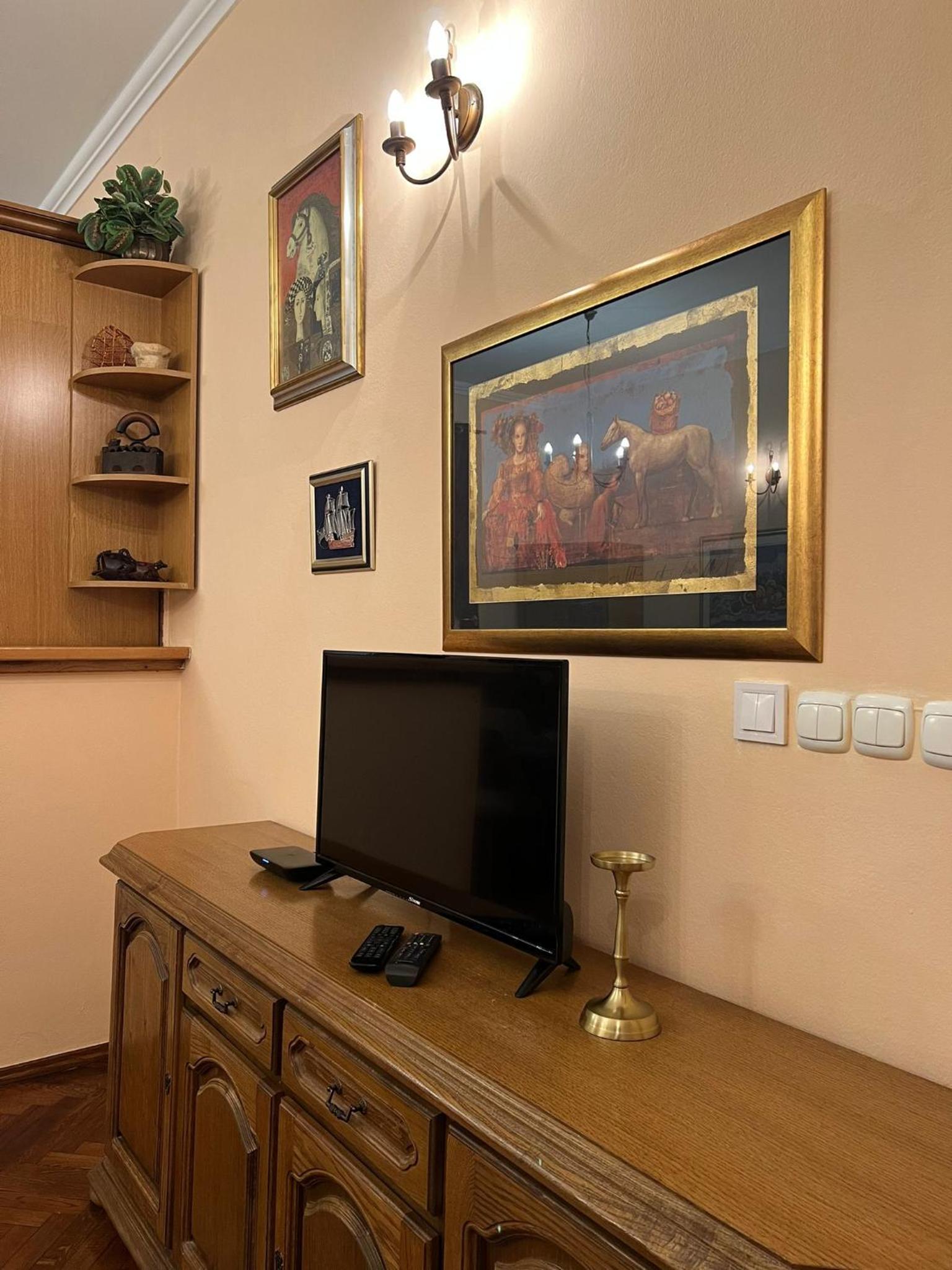 Amoret Apartments