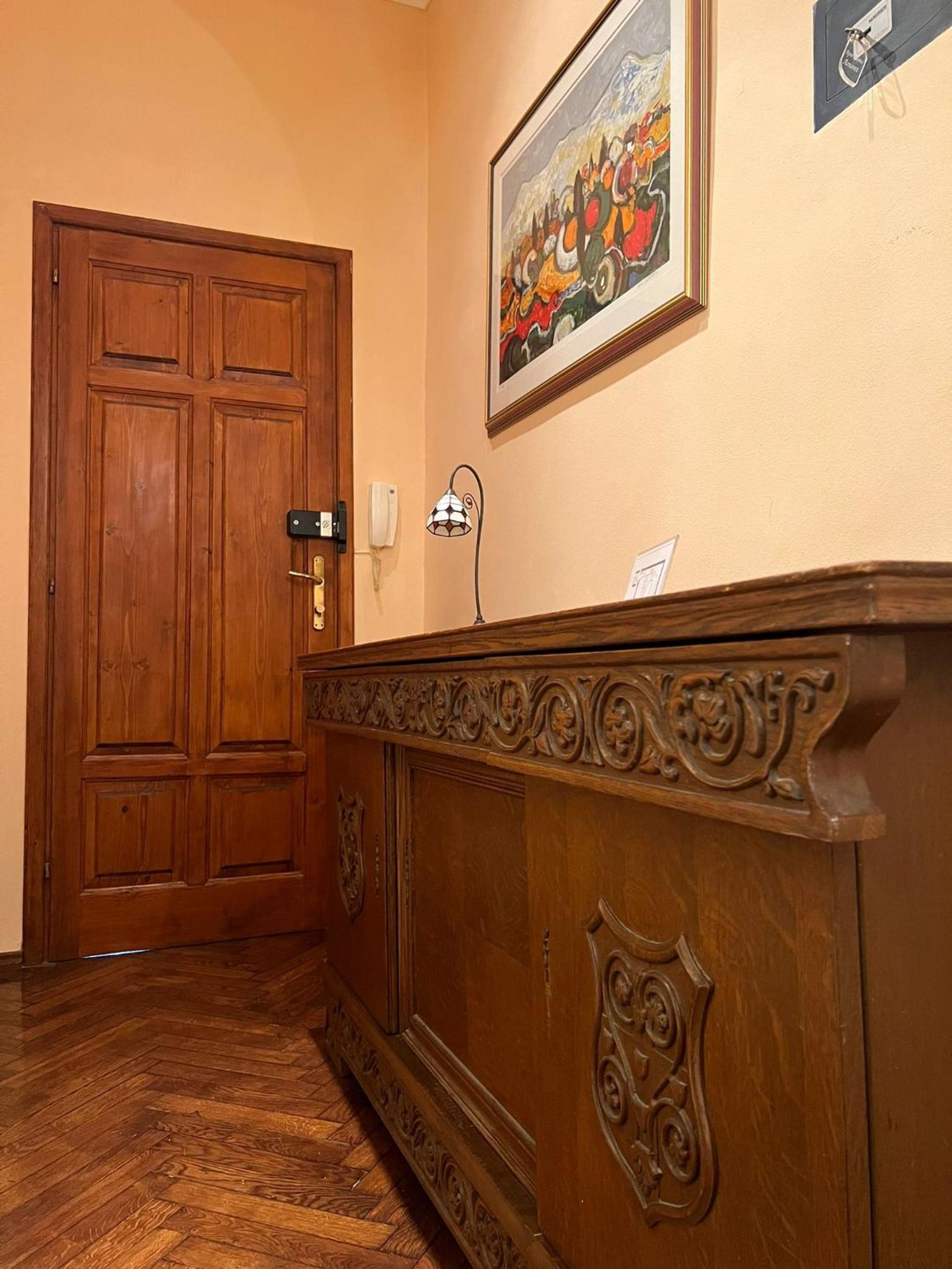 Amoret Apartments