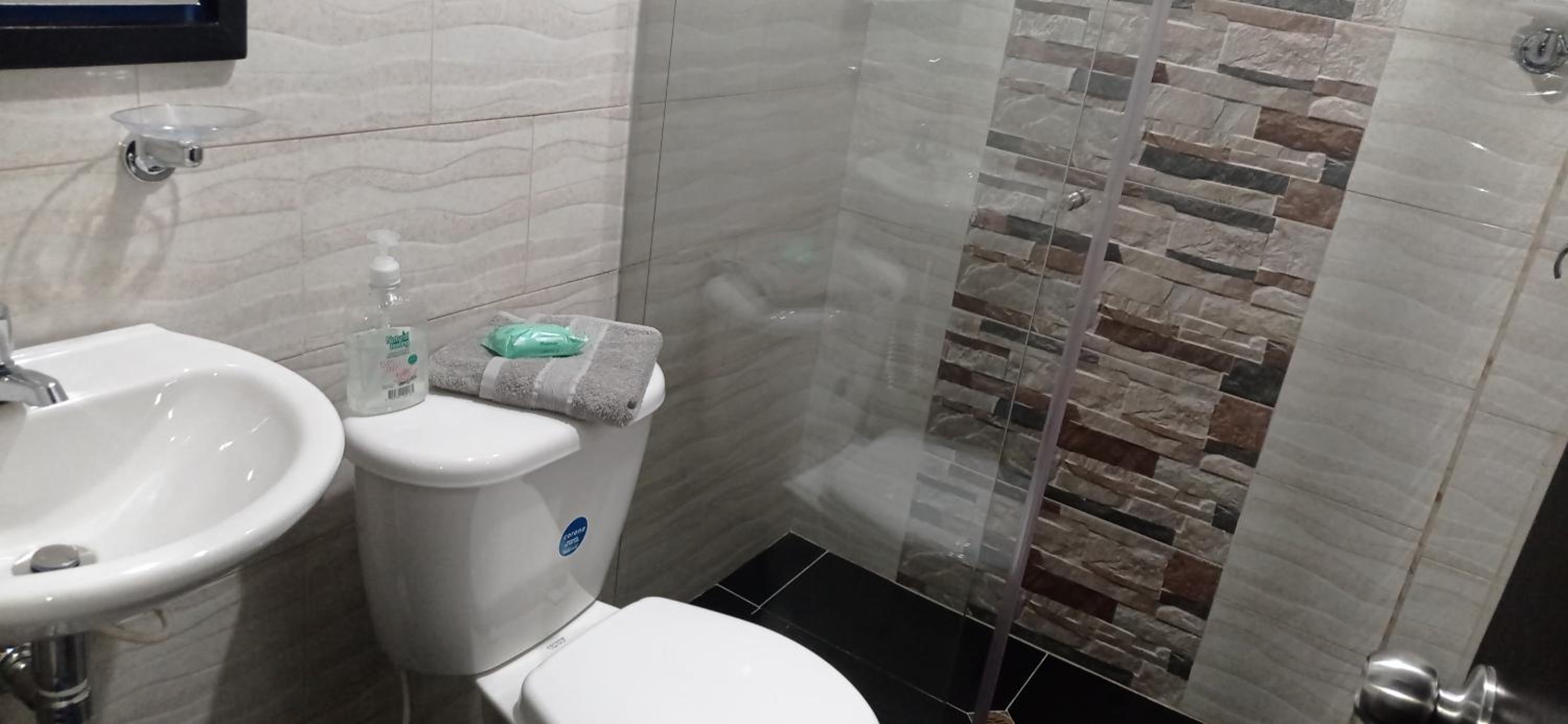 Apartamento Familiar, buena ubicación, amplio cerca al Aeropuerto el Dorado