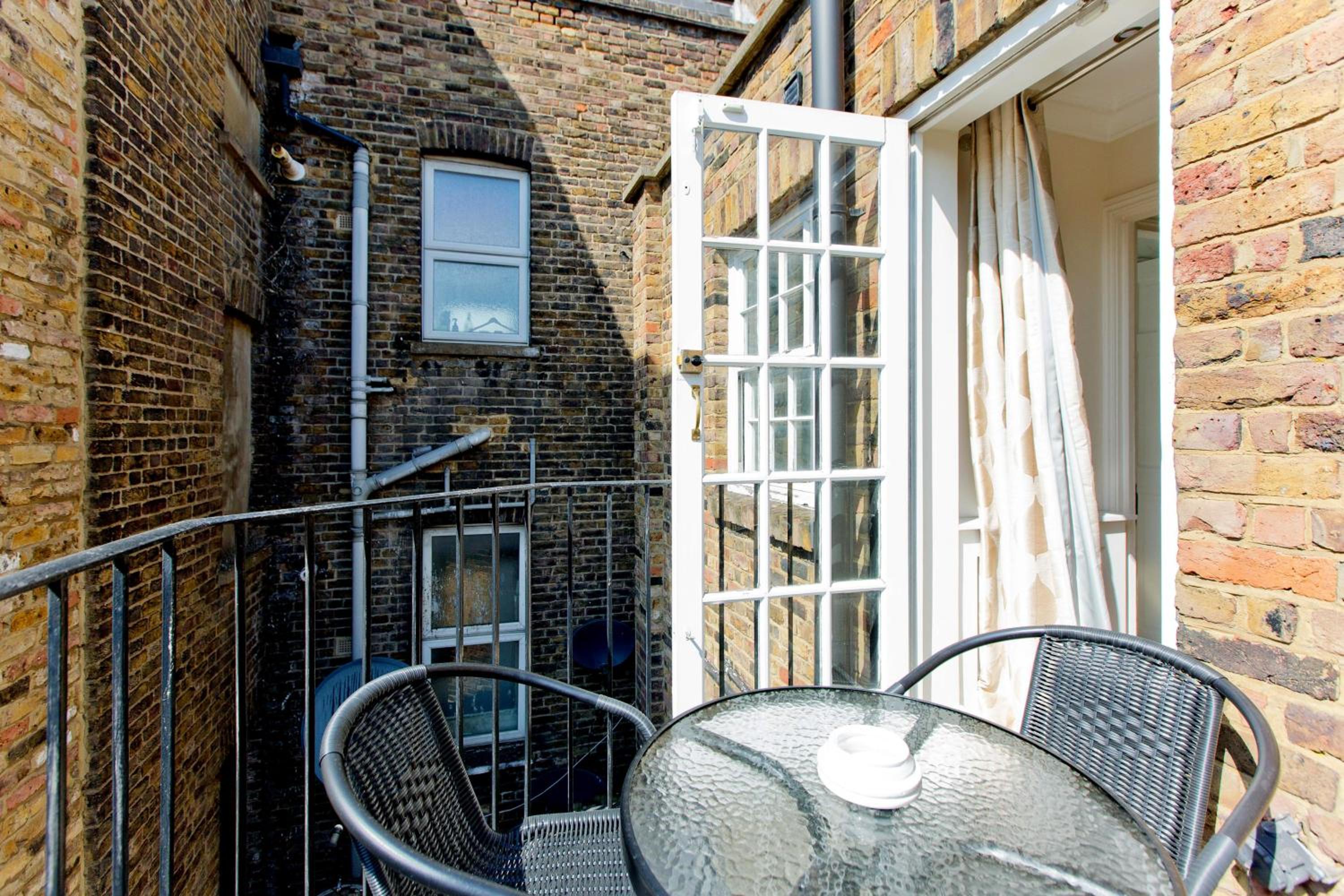 Hyde Park Paddington spacious London Home — balance & terrace