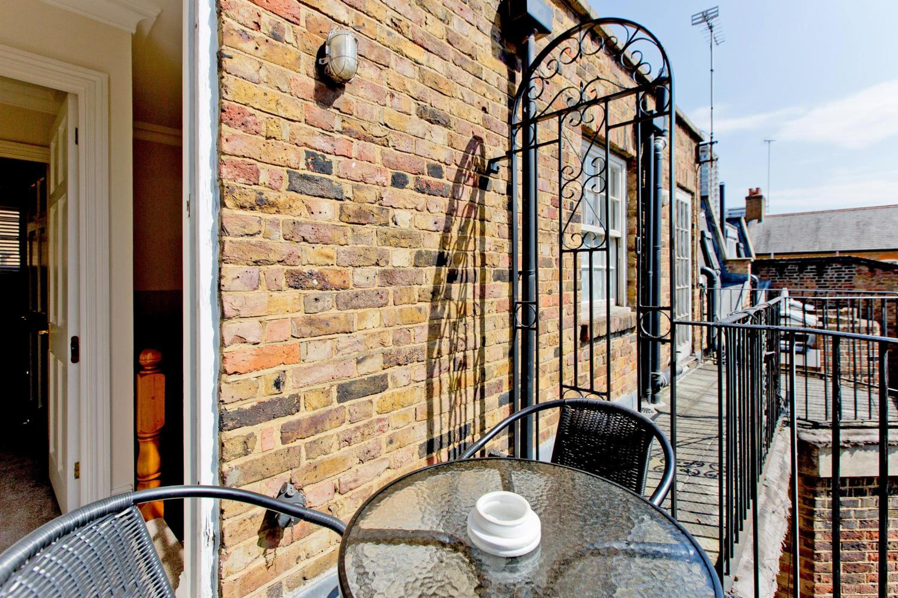 Hyde Park Paddington spacious London Home — balance & terrace