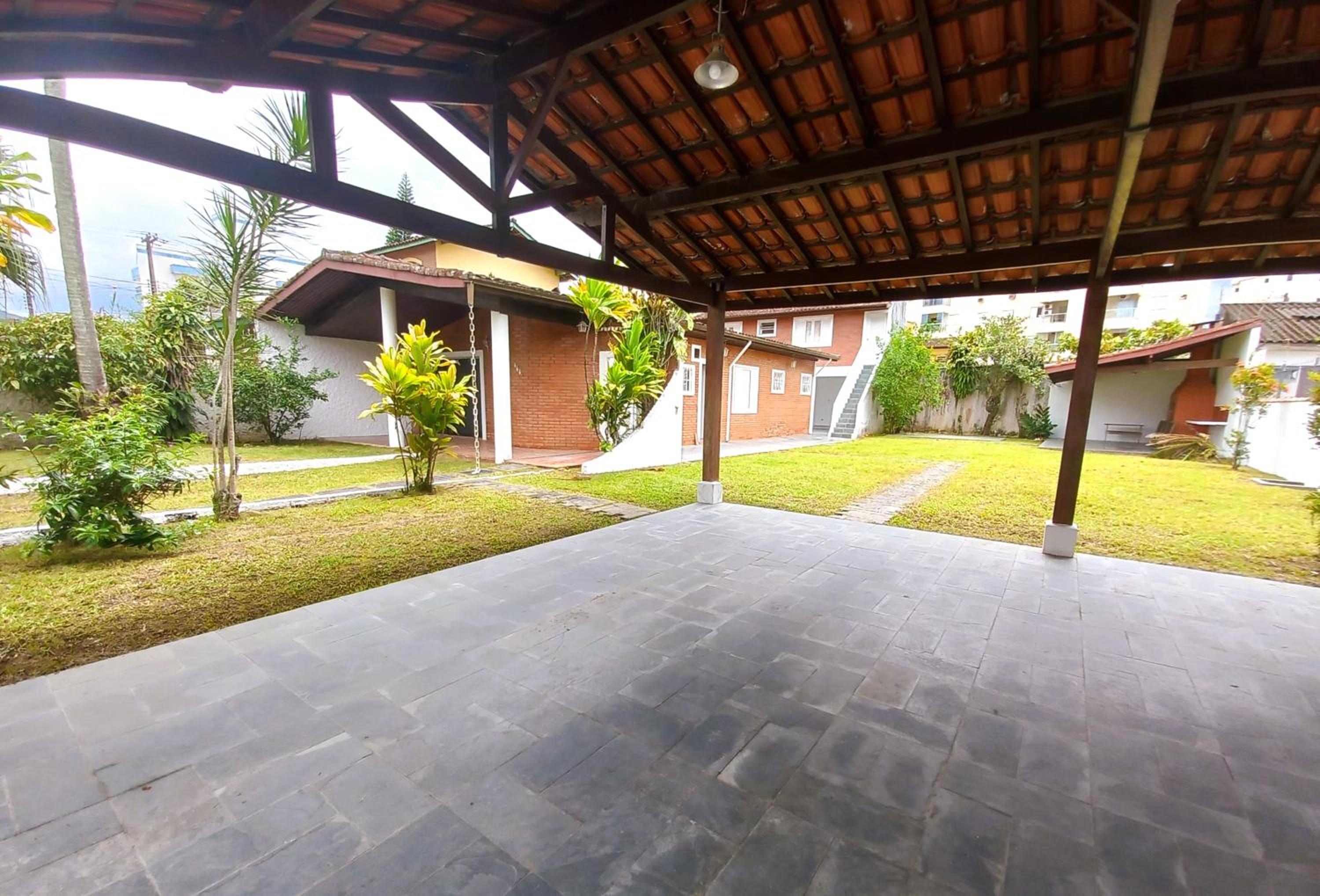 Casa Jardim com 5 quartos em Ubatuba