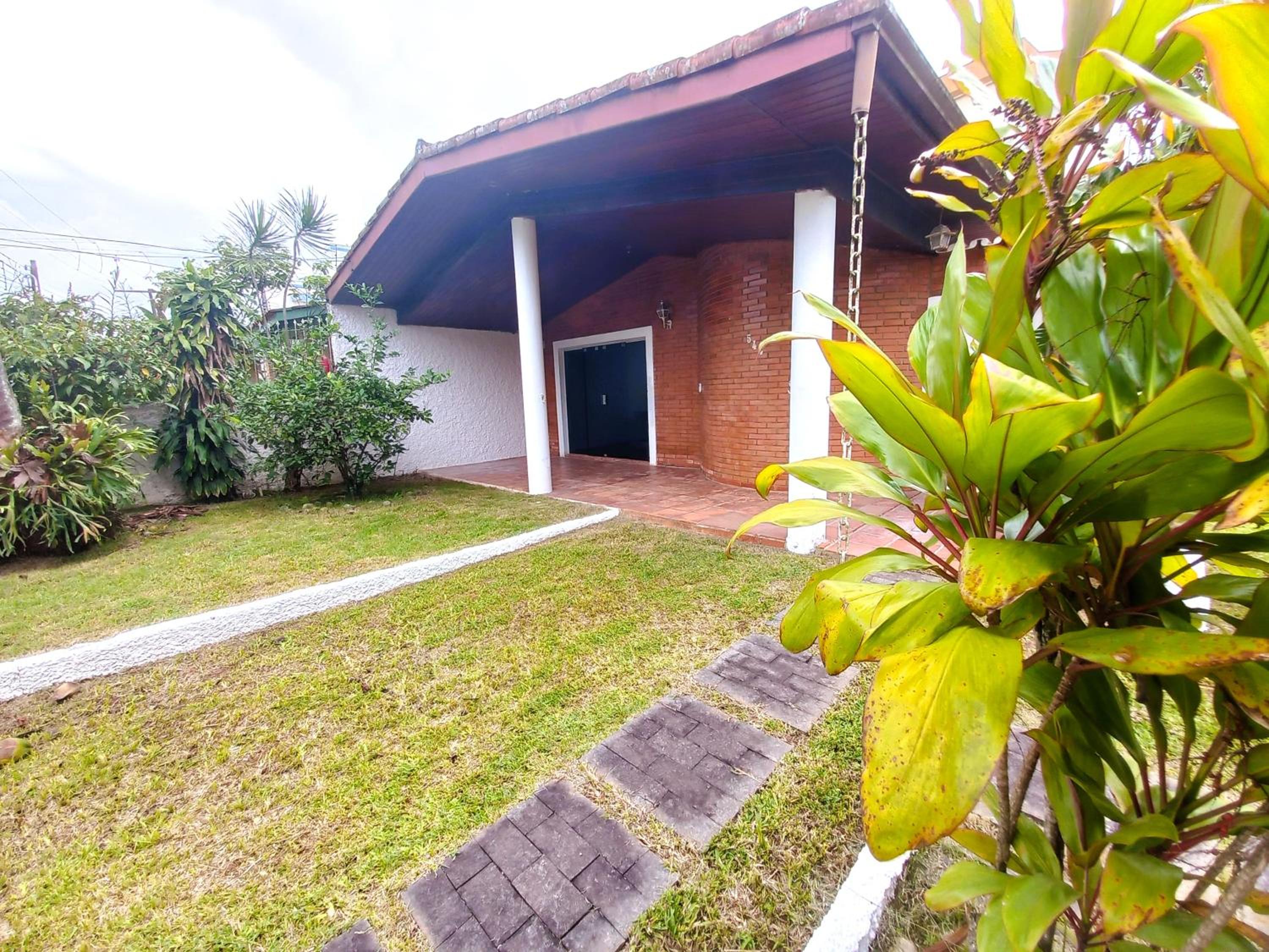Casa Jardim com 5 quartos em Ubatuba