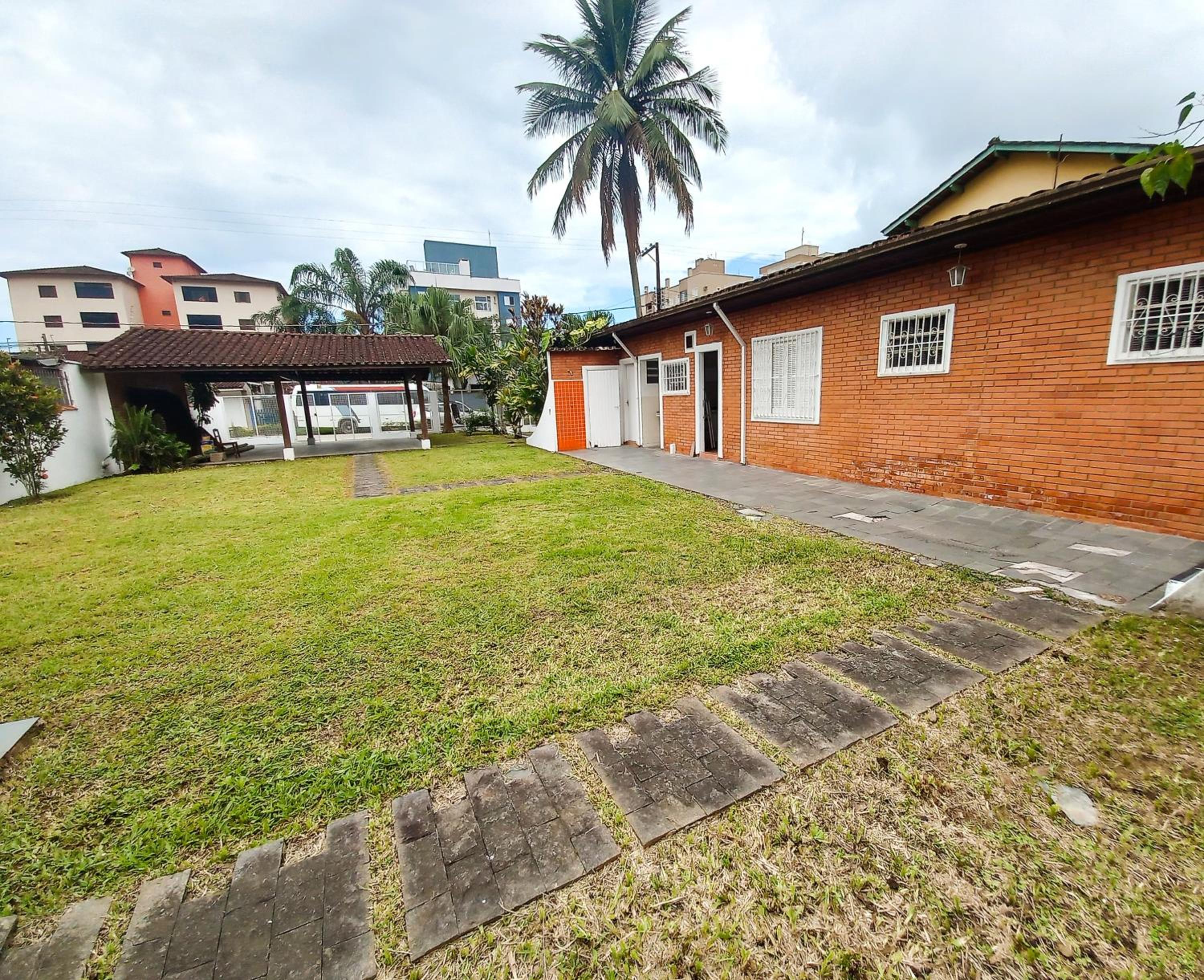 Casa Jardim com 5 quartos em Ubatuba