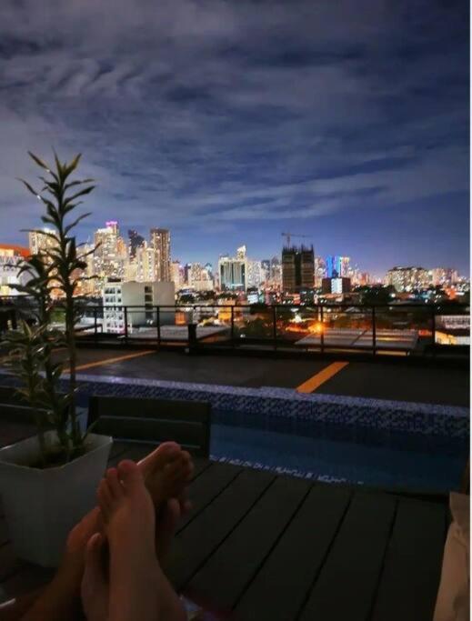 CityLofts Plainview in Mandaluyong corner unit view 2