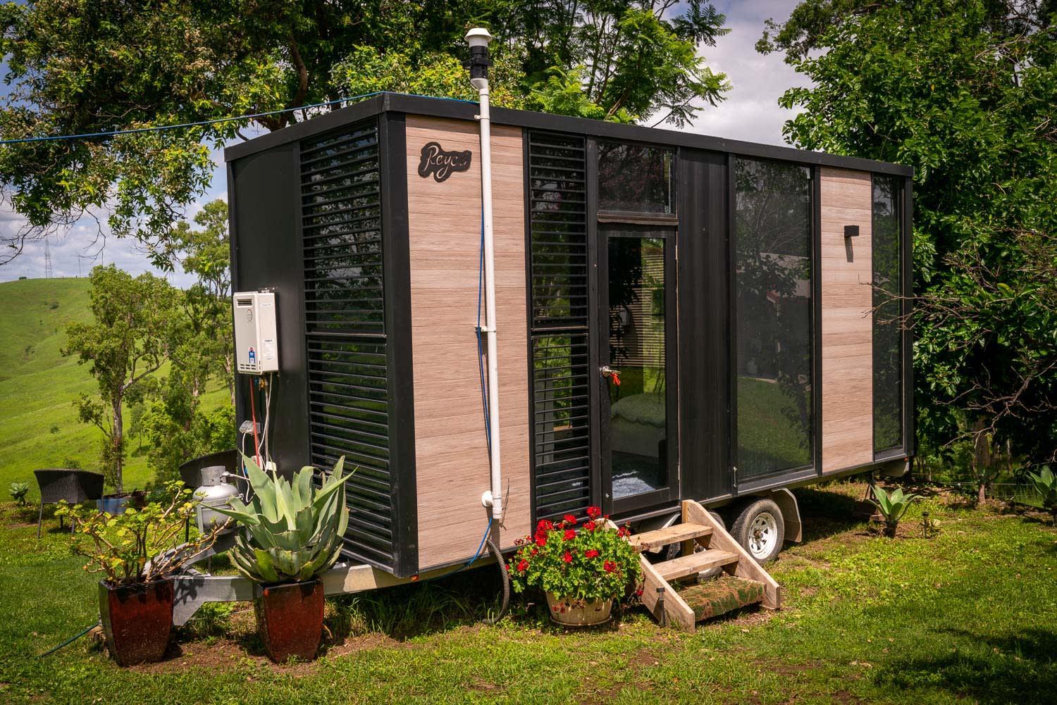 Saffrondaze Farmstay by Tiny Away view 4