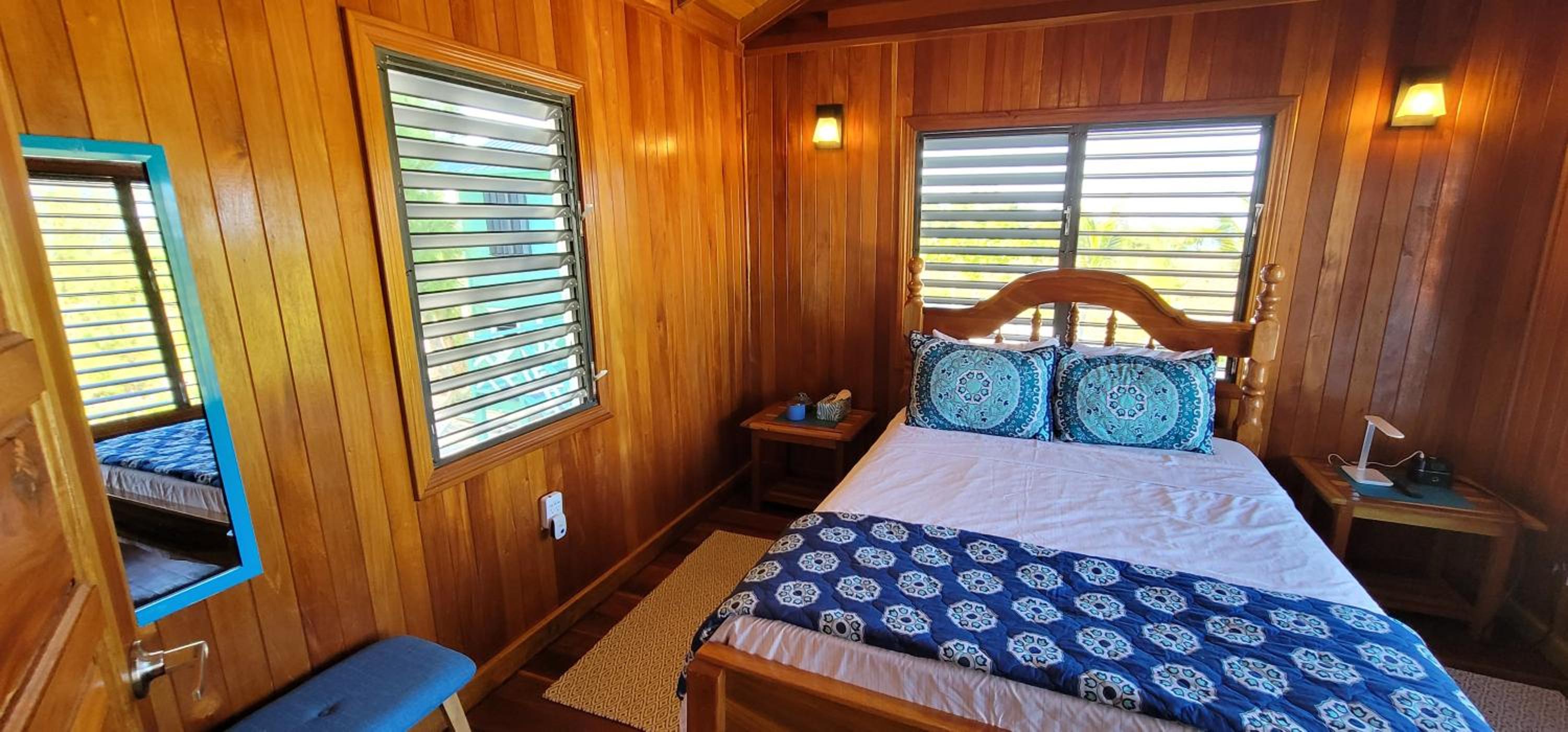 Therapy Cabins - Belize Island Experience