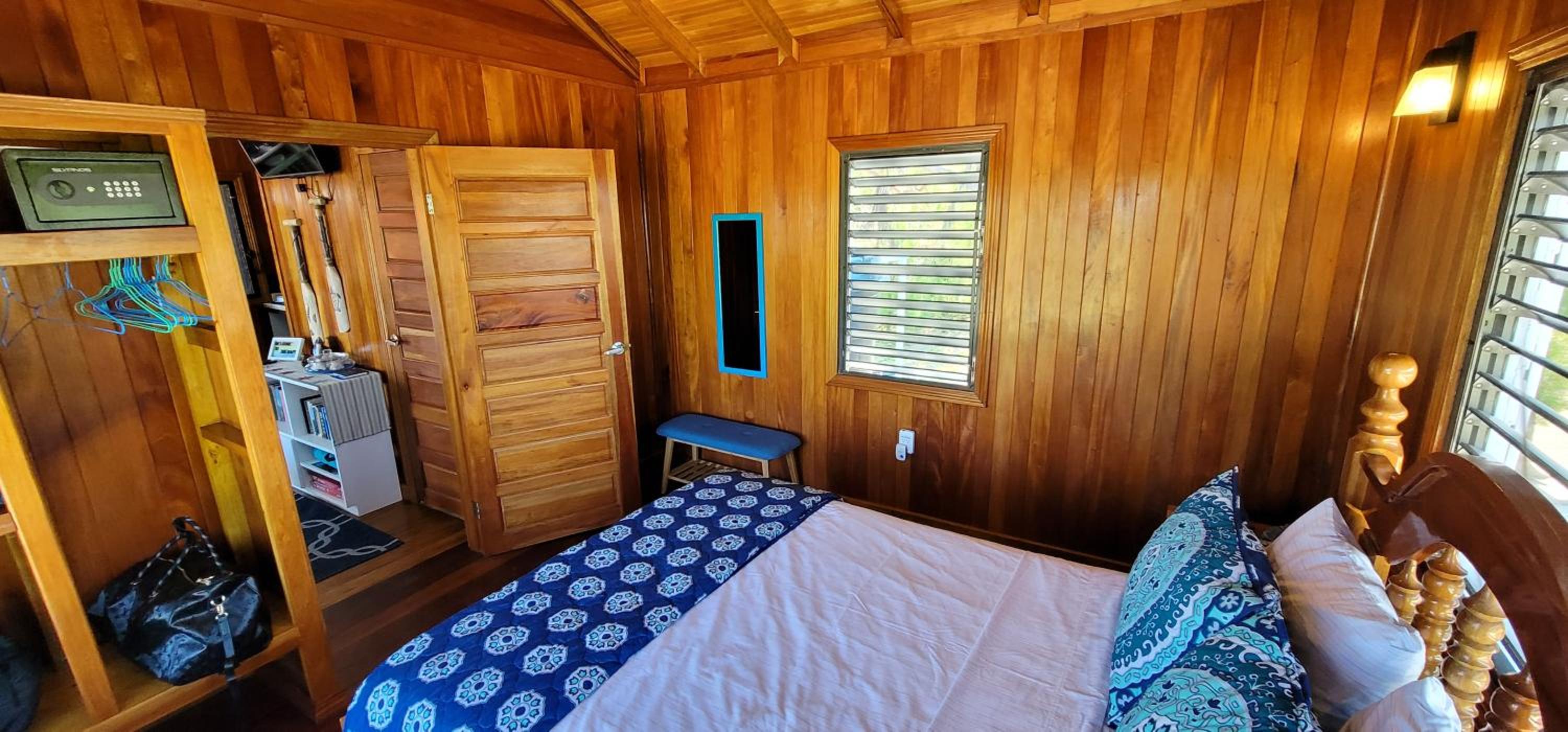 Therapy Cabins - Belize Island Experience