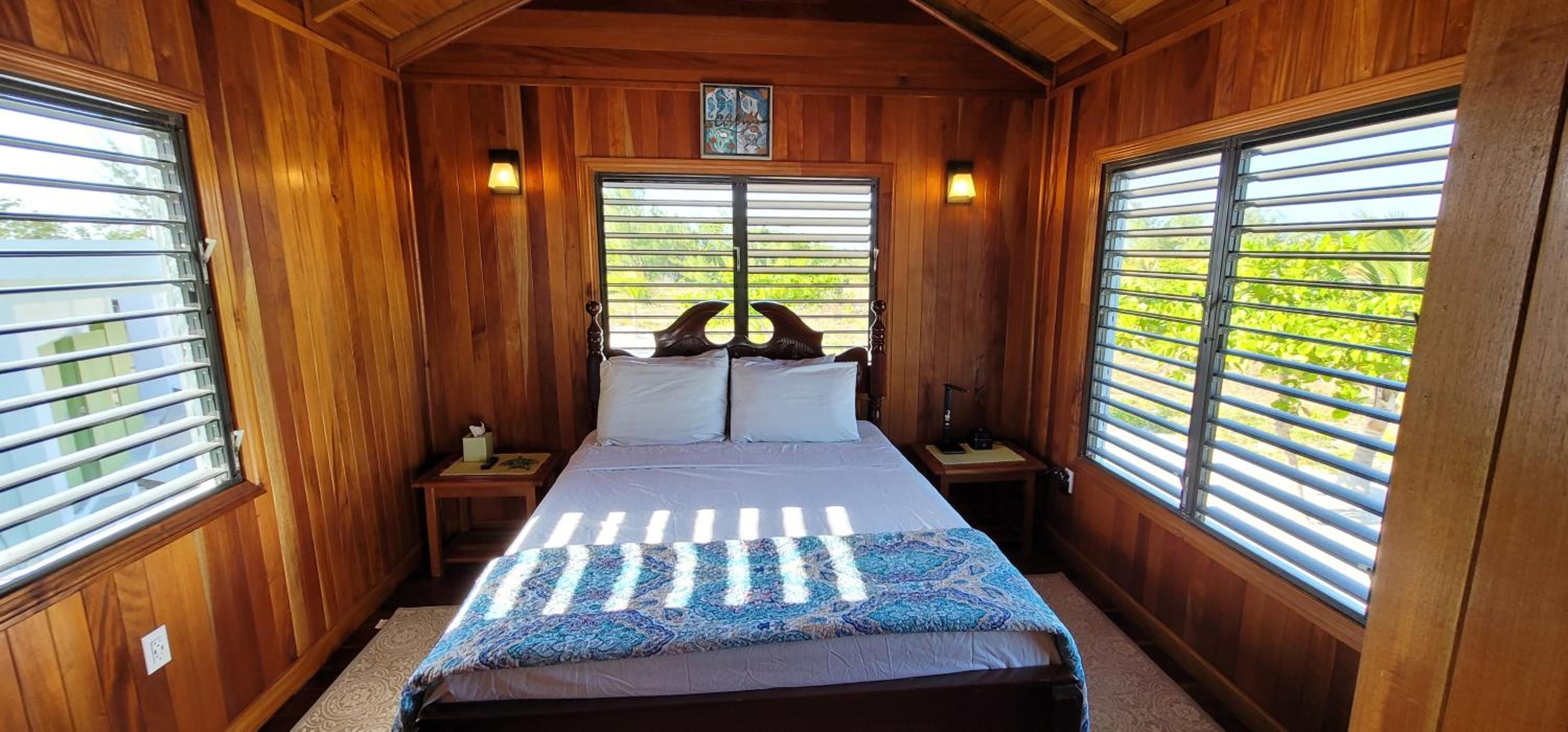 Therapy Cabins - Belize Island Experience