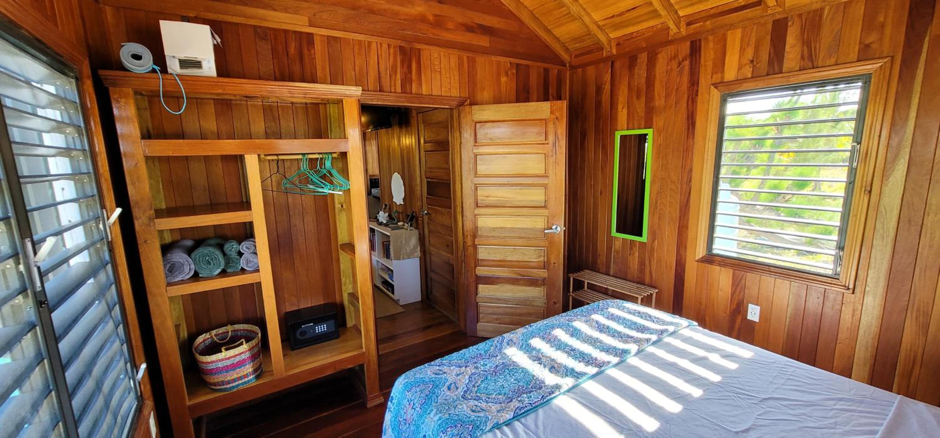 Therapy Cabins - Belize Island Experience