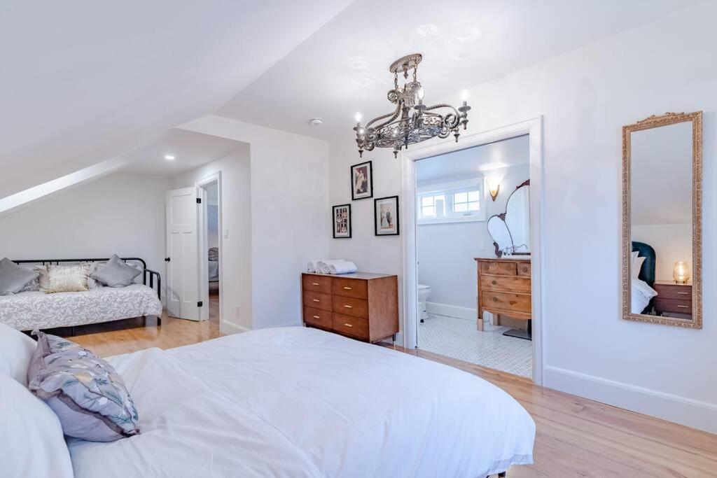 Elegant Elora Home with Stylish Décor