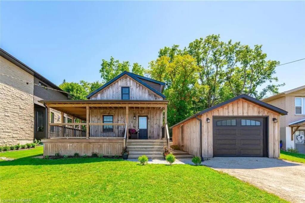 Elegant Elora Home with Stylish Décor