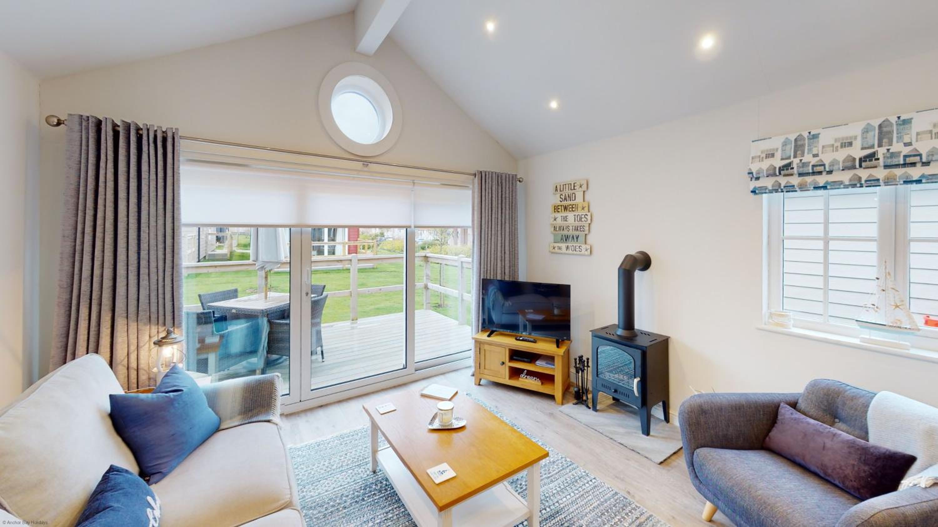 Bay Breeze - Part of the The Bay Filey Holiday Village with pool, gym and direct beach access, pub, restaurant, tennis and meadows walks