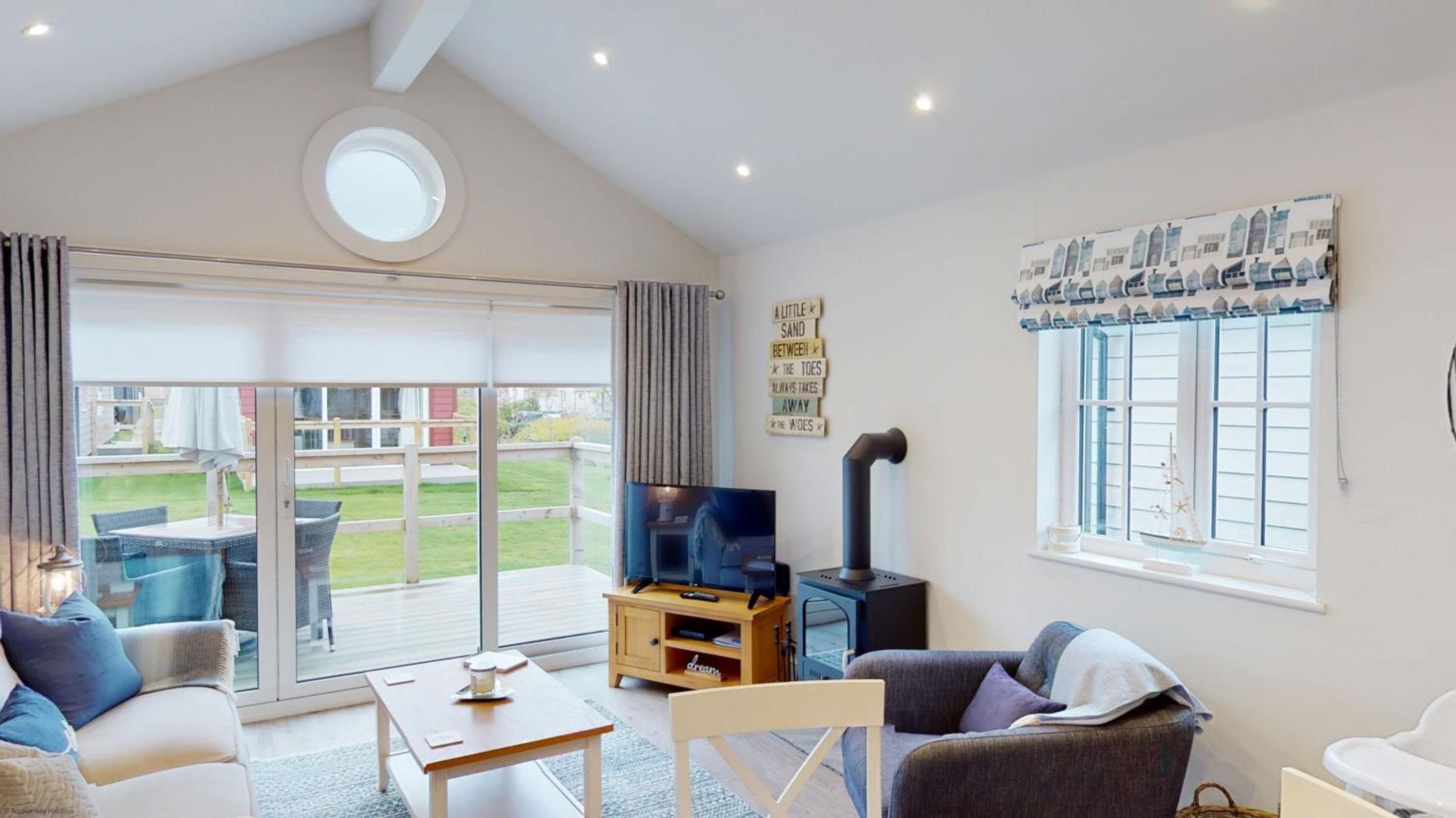 Bay Breeze - Part of the The Bay Filey Holiday Village with pool, gym and direct beach access, pub, restaurant, tennis and meadows walks