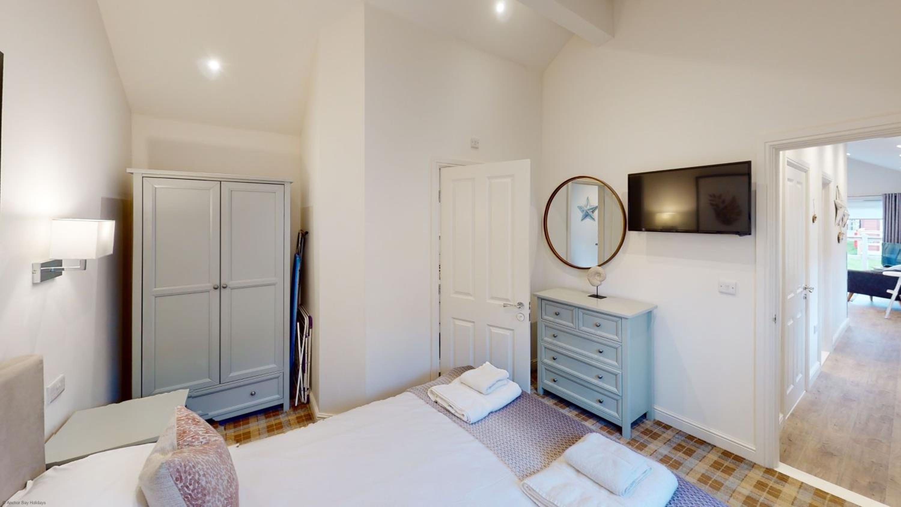 Bay Breeze - Part of the The Bay Filey Holiday Village with pool, gym and direct beach access, pub, restaurant, tennis and meadows walks